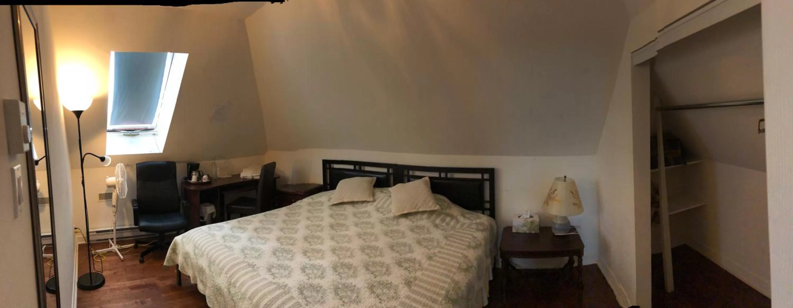 Queen Room in The Ambassador