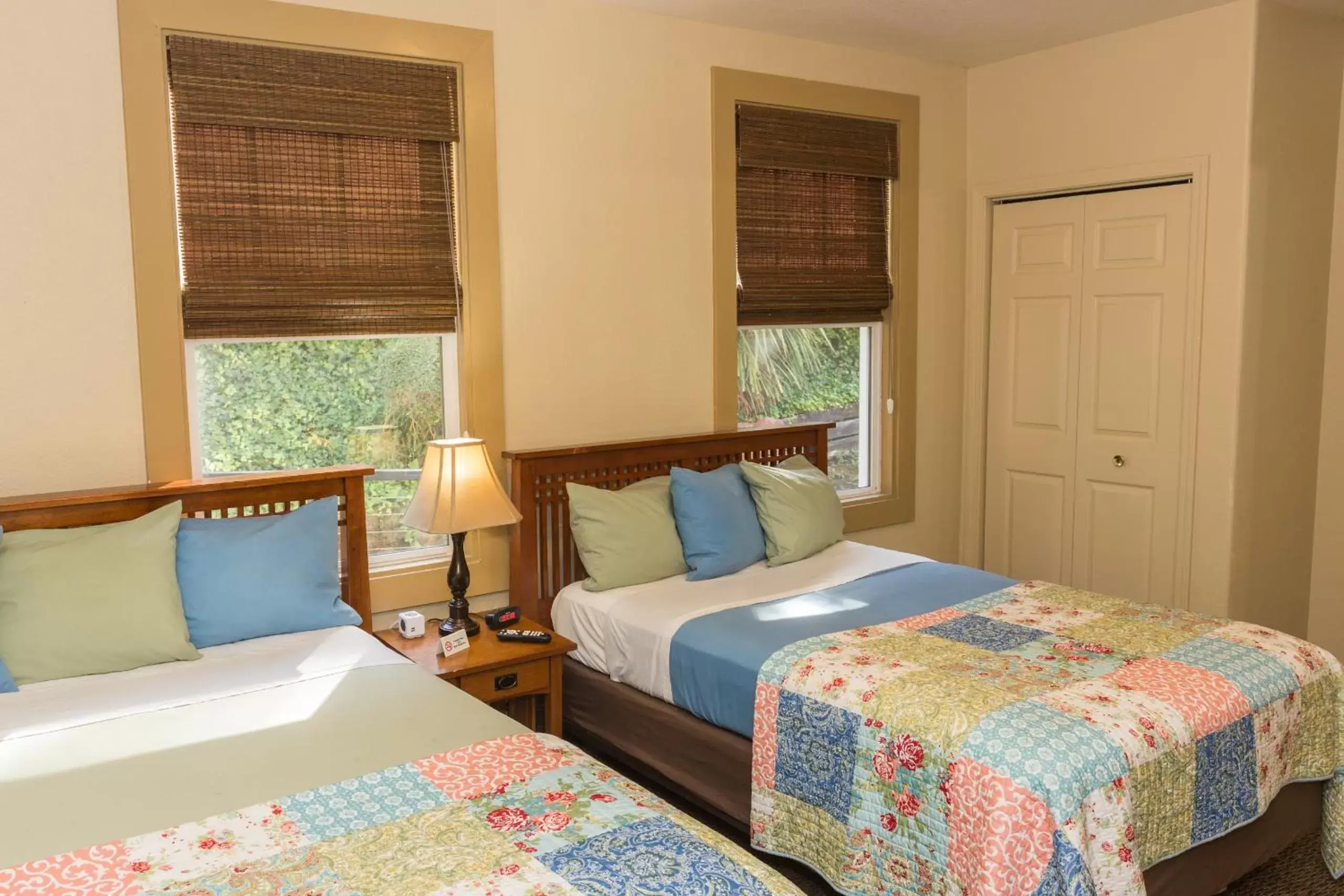 Quadruple Room with Garden View in Hotel Cathlamet Quadruple Room with Garden View in Hotel Cathlamet