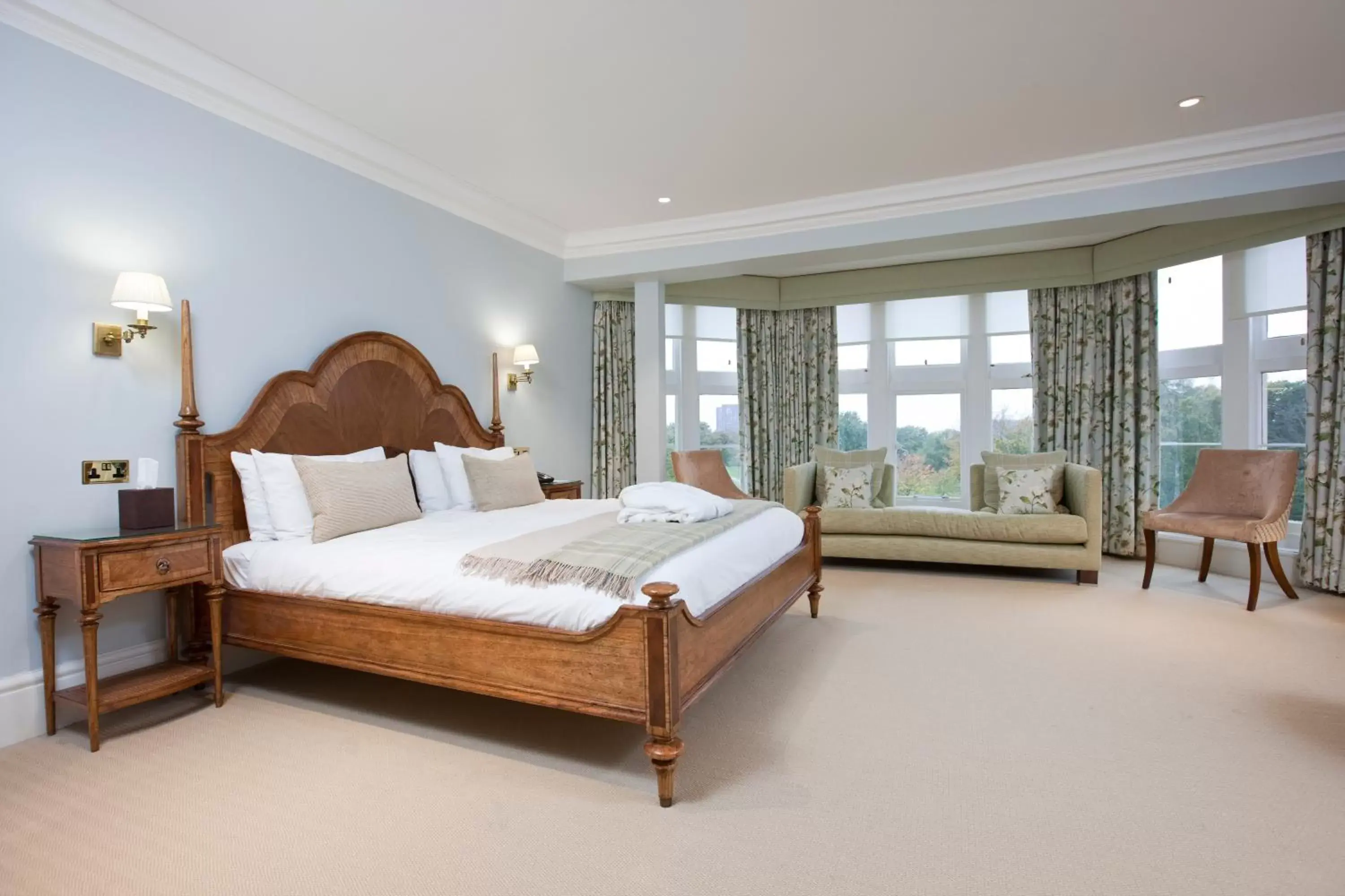 Bed in Wivenhoe House Hotel