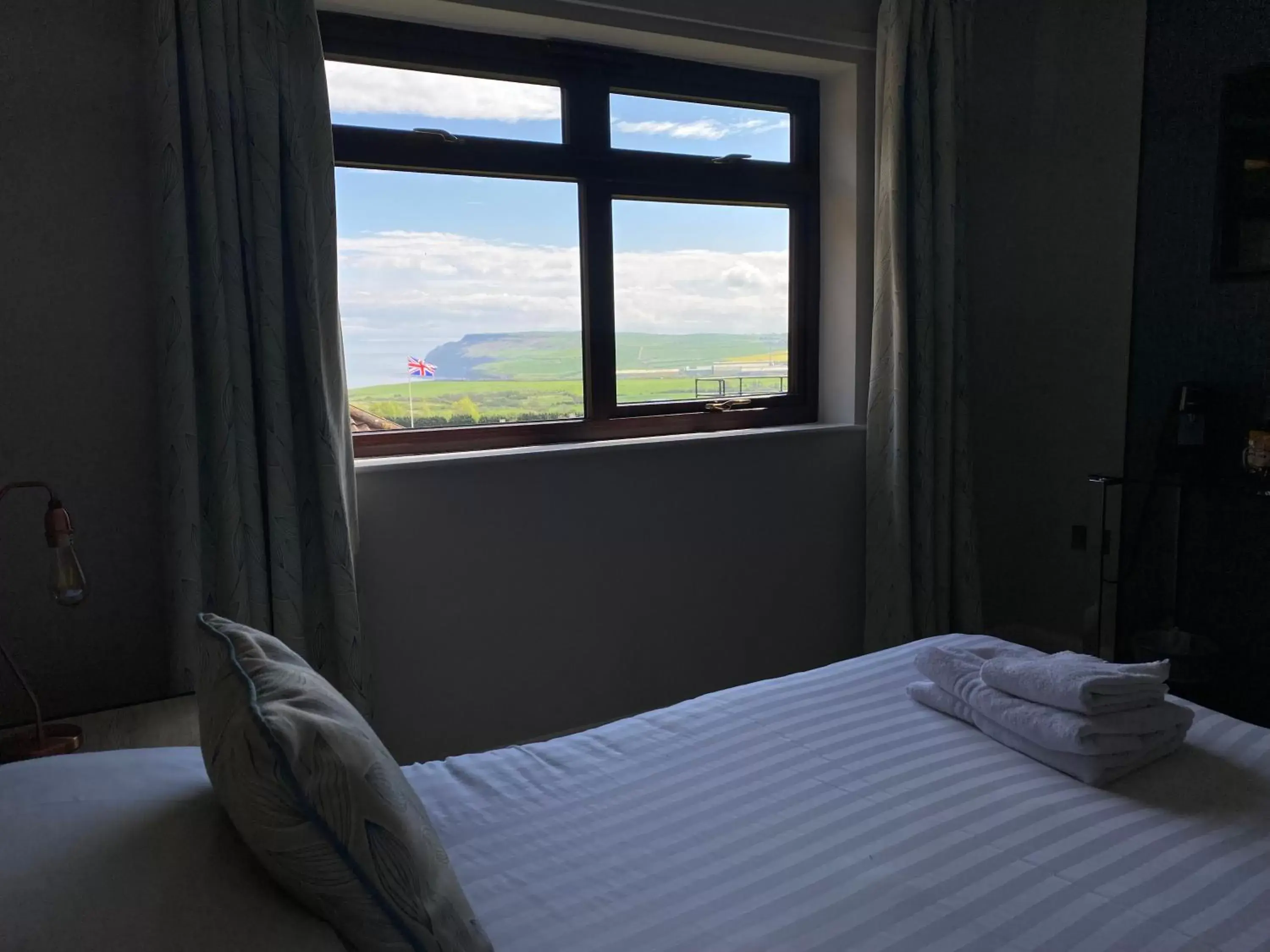 Sea view, Bed in Hunley Golf Club