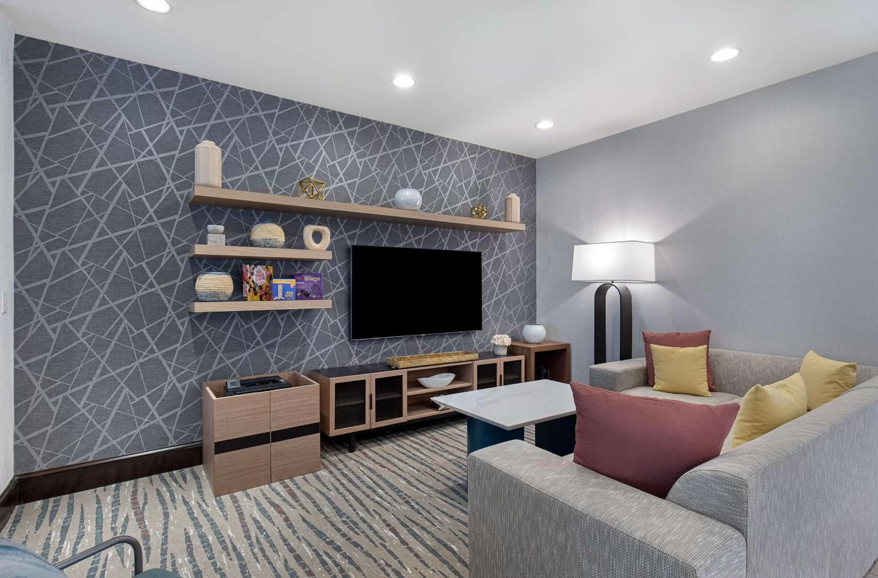 Communal lounge/ TV room in Homewood Suites by Hilton Atlanta Perimeter Center