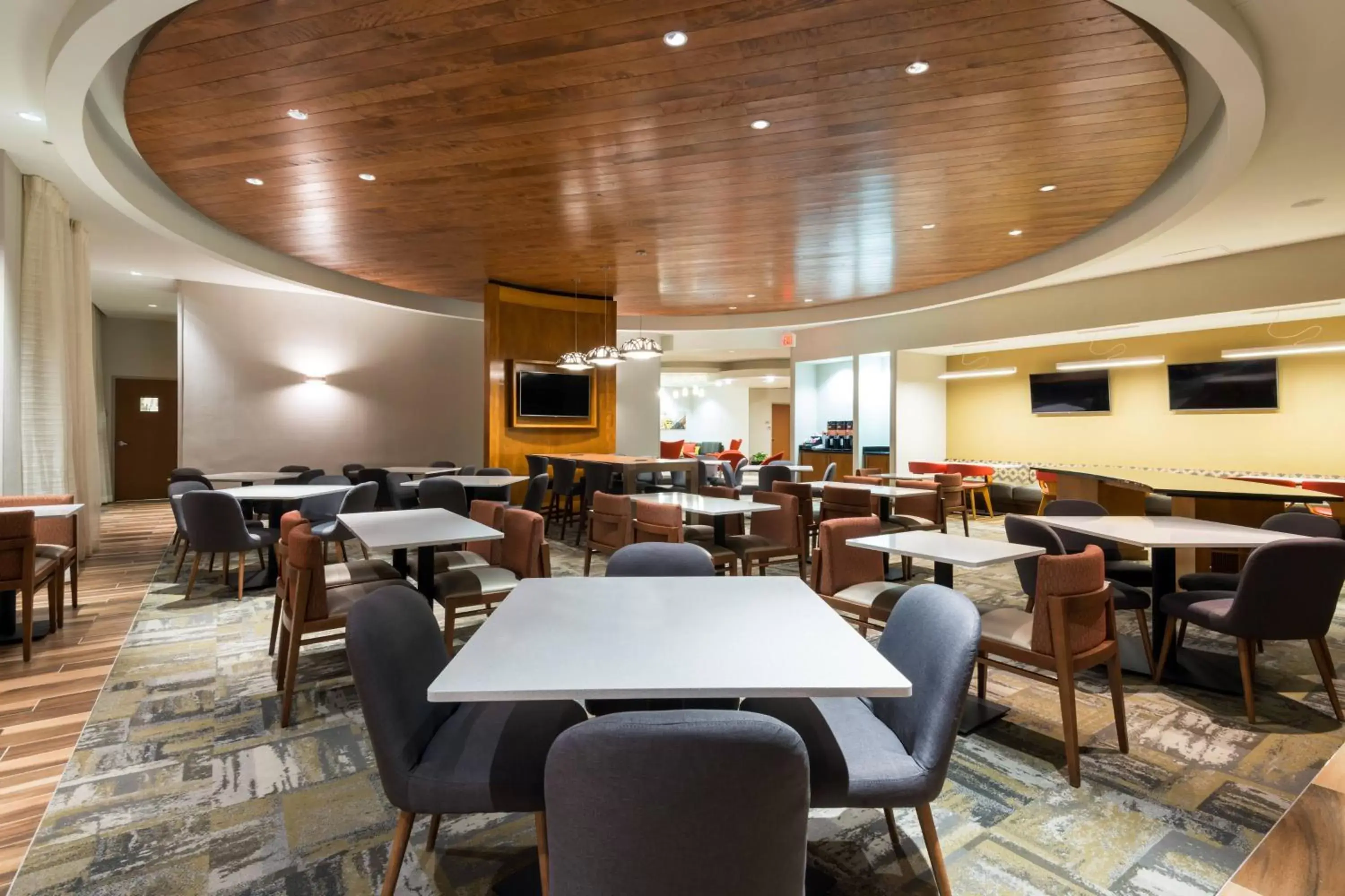 Breakfast, Restaurant/Places to Eat in SpringHill Suites Louisville Downtown