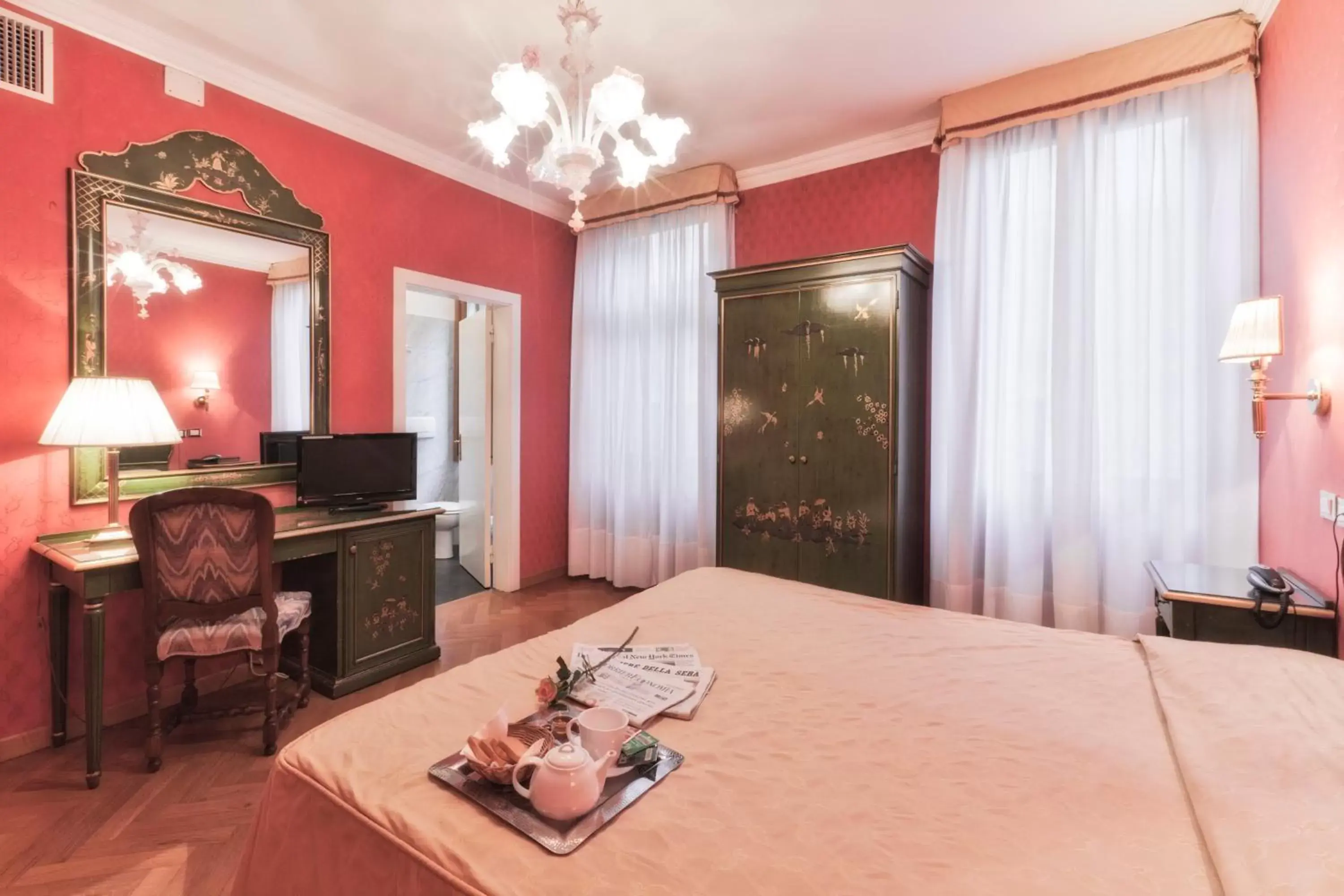 Photo of the whole room, Bed in Palazzo Cendon Piano Antico
