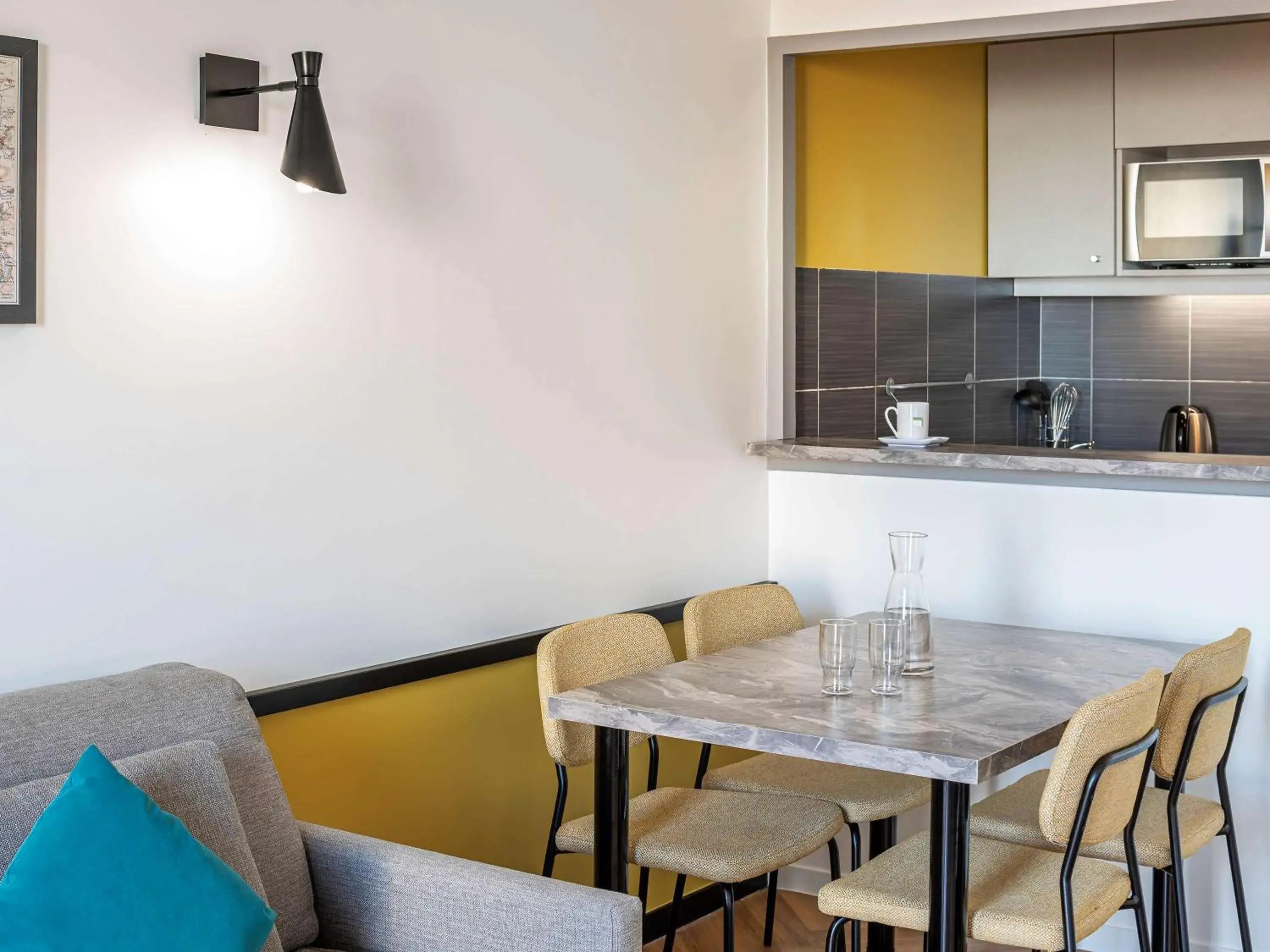 Photo of the whole room, Dining Area in Aparthotel Adagio Paris Montrouge