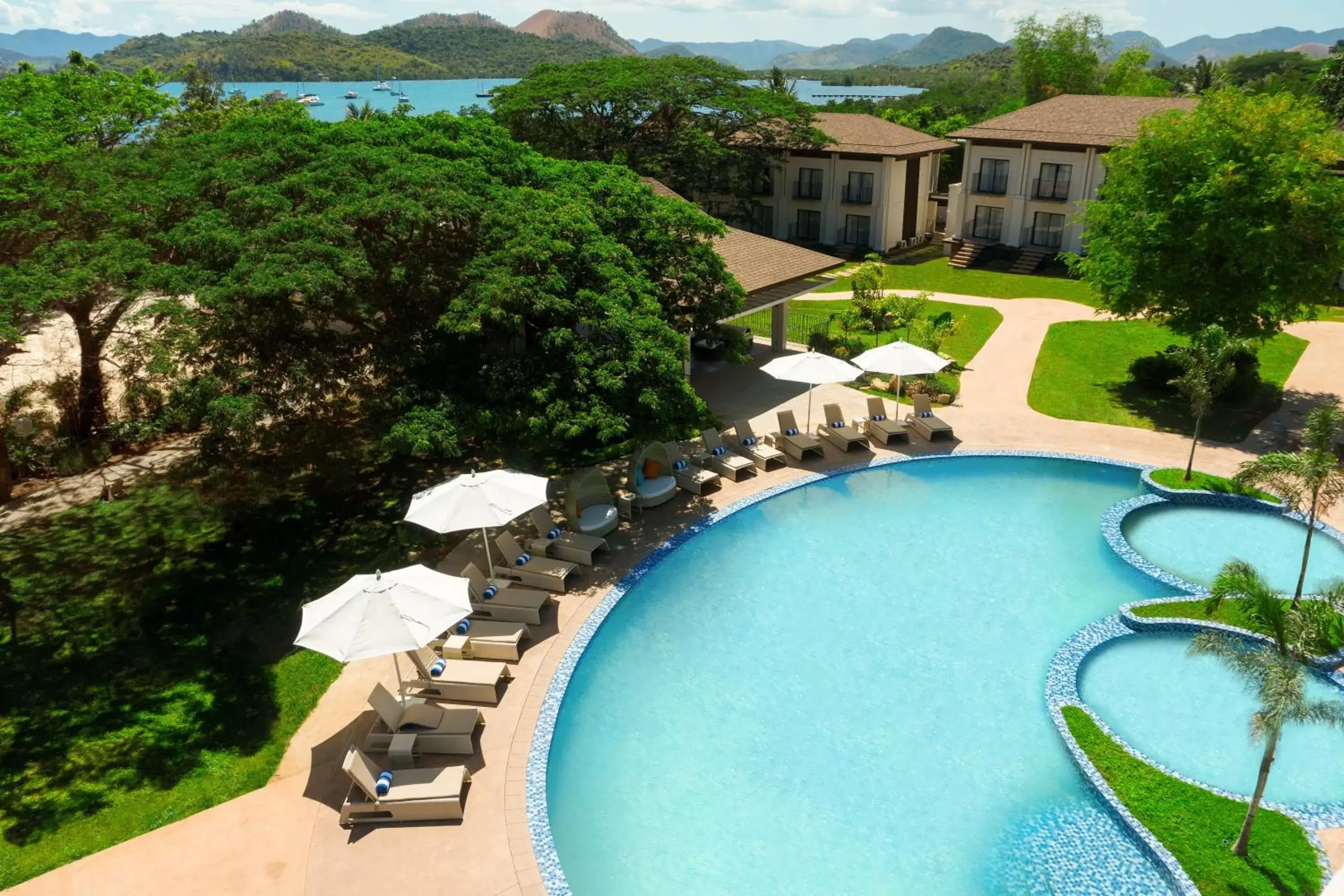 Facade/entrance, Pool View in Bacau Bay Resort Coron