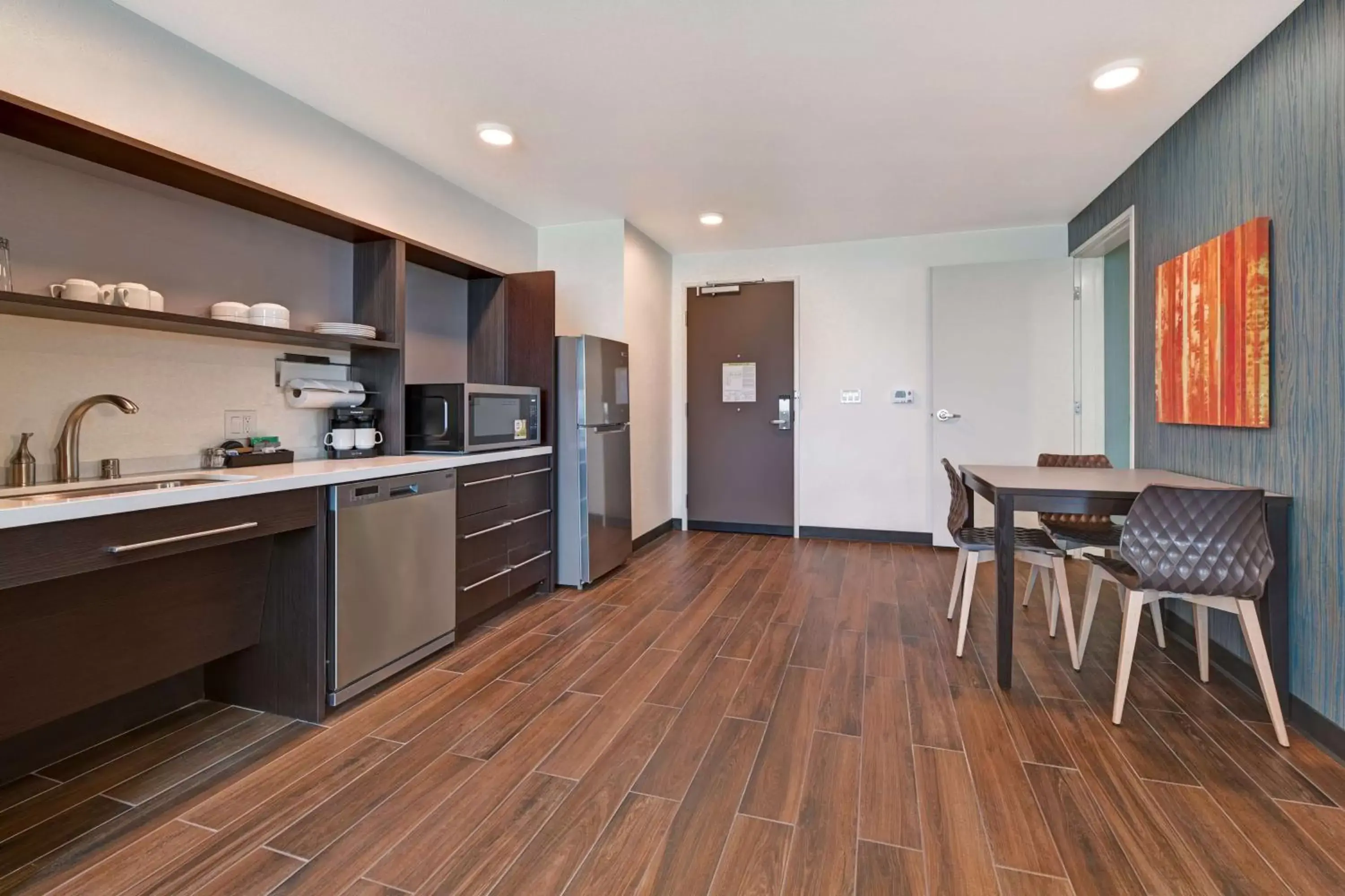 Kitchen or kitchenette, Kitchen/Kitchenette in Home2 Suites By Hilton Atascadero, Ca