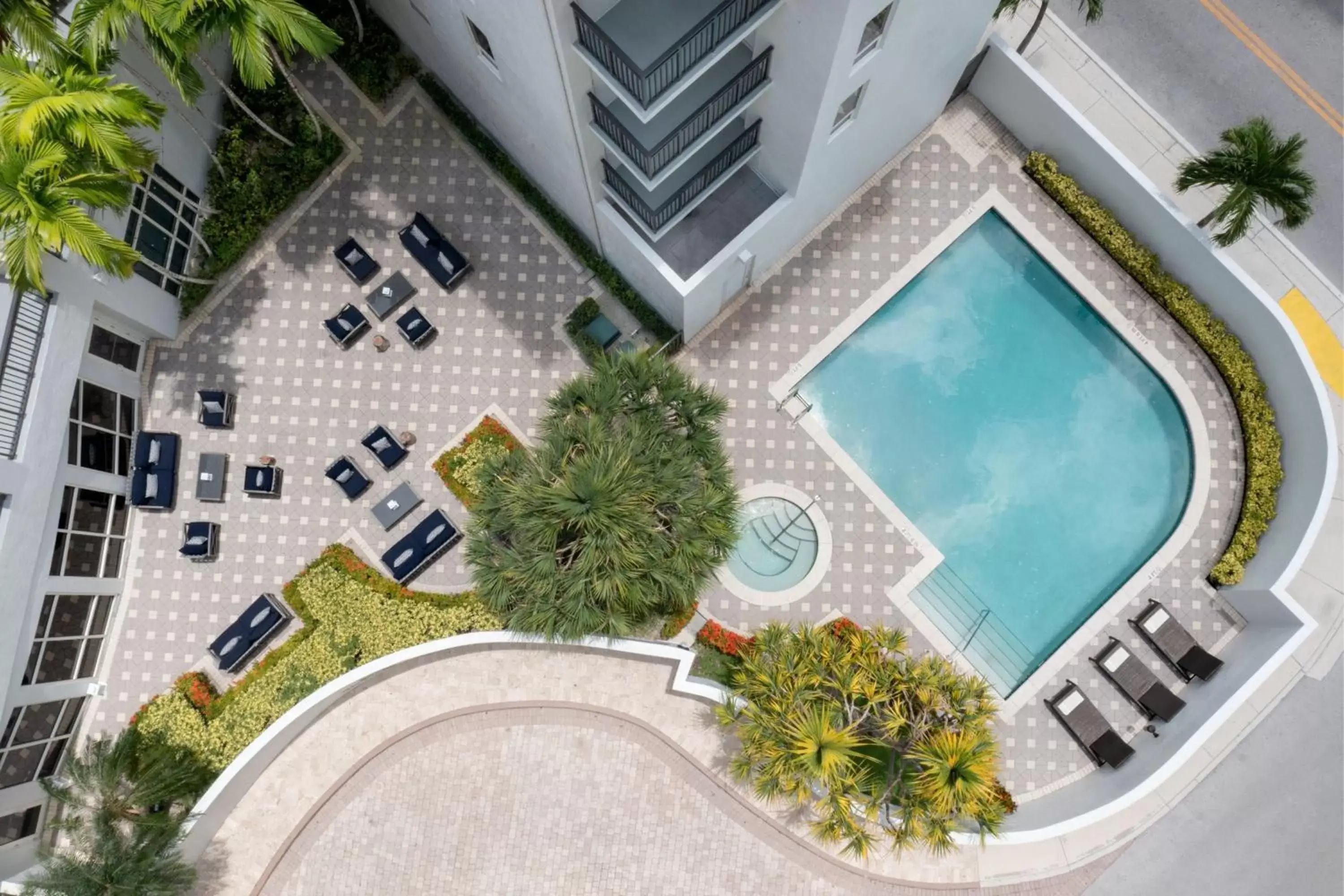 Swimming pool, Pool View in Courtyard Miami Dadeland