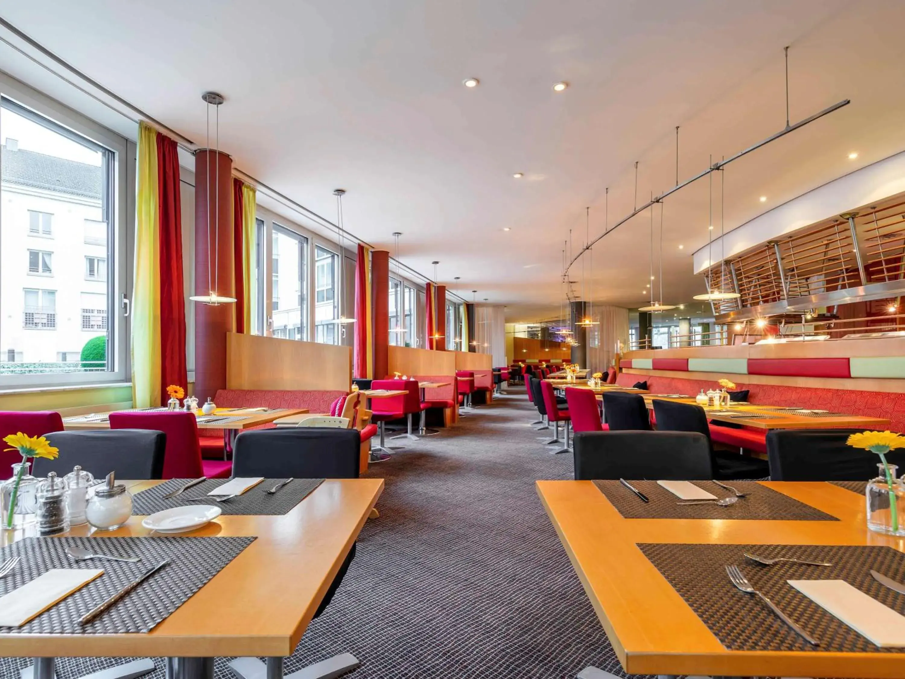 Restaurant/Places to Eat in Novotel Mainz