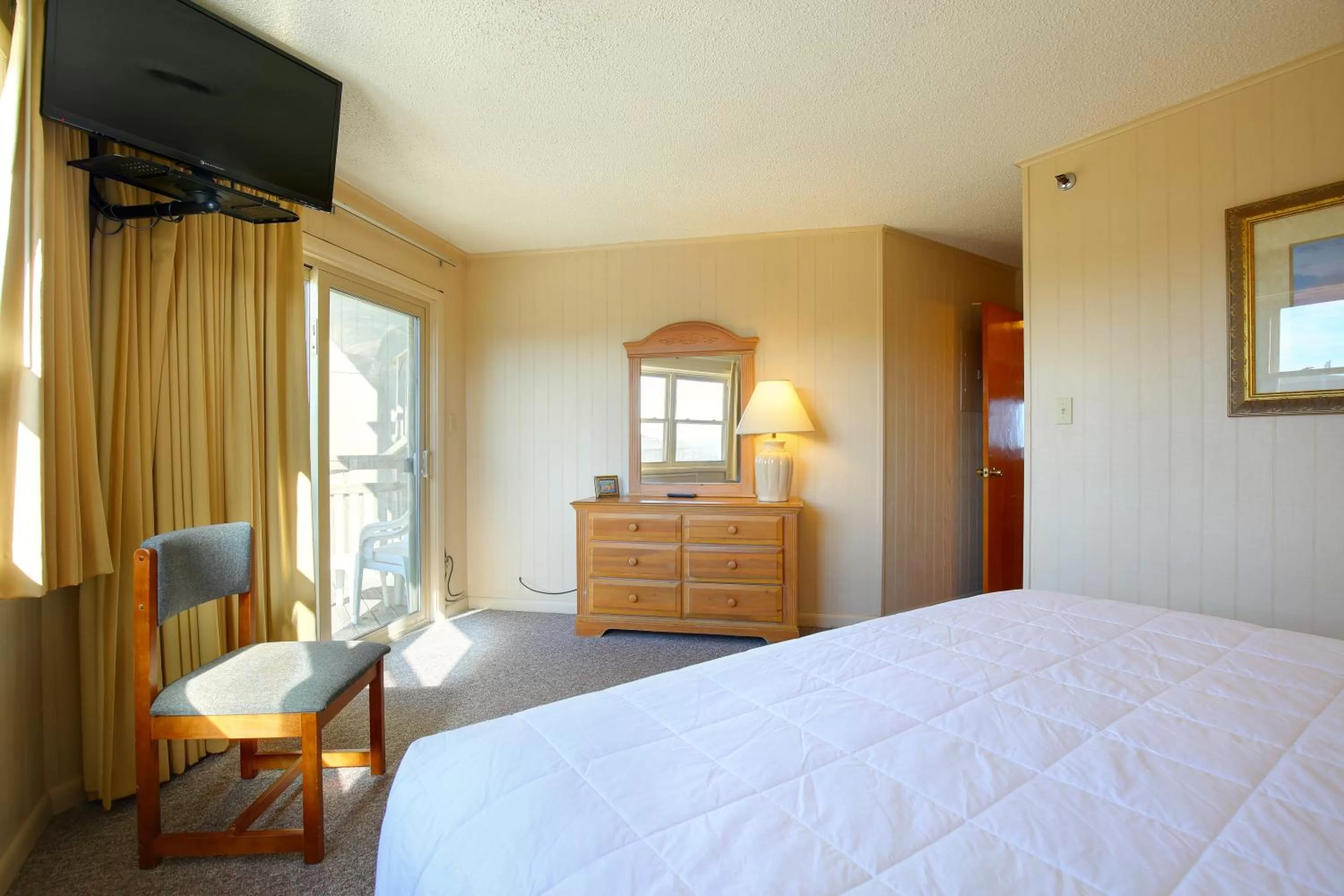 Bedroom, Bed in Outer Banks Beach Club