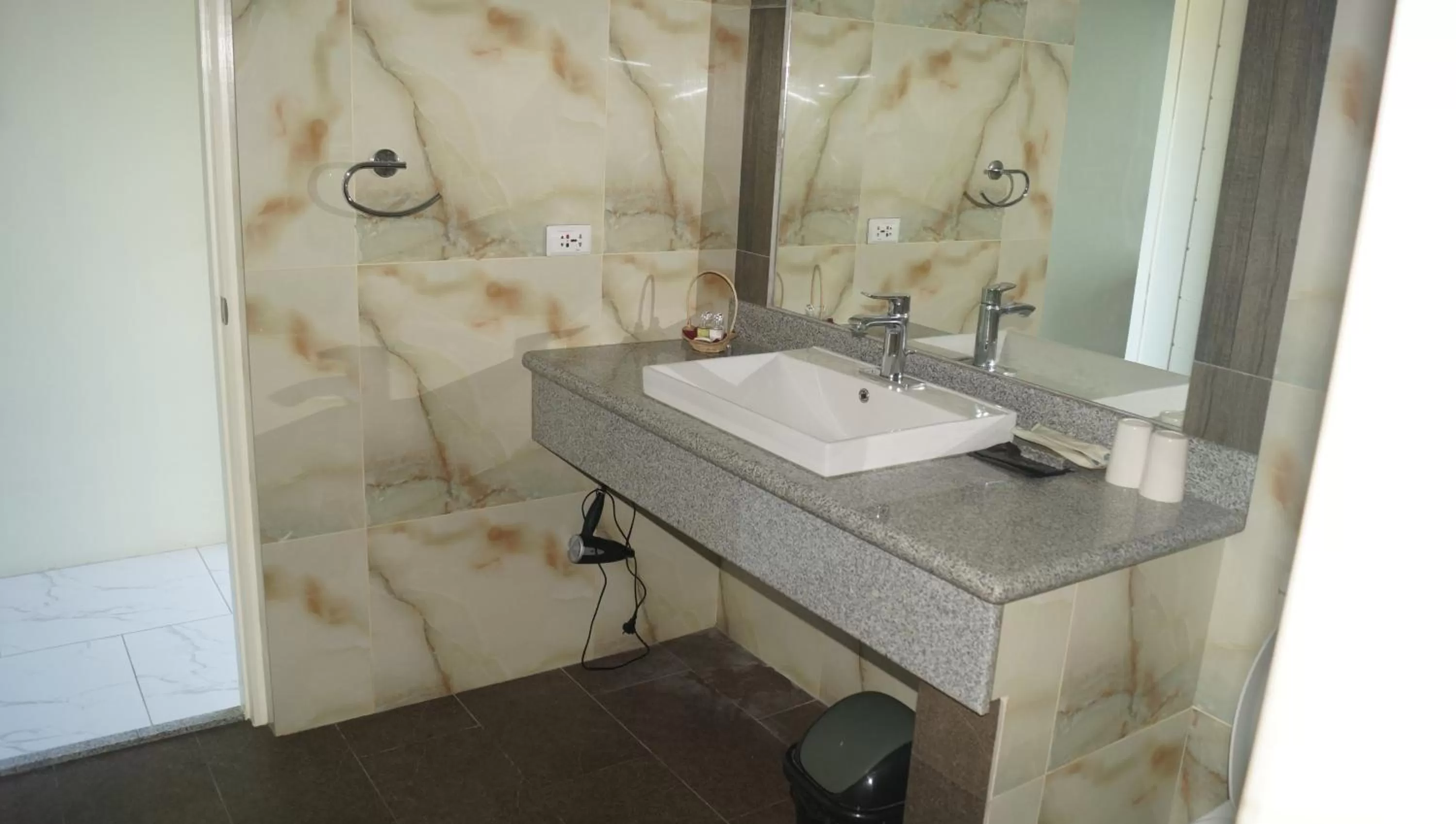 Bathroom in Panglao Sea Resort - Tangnan