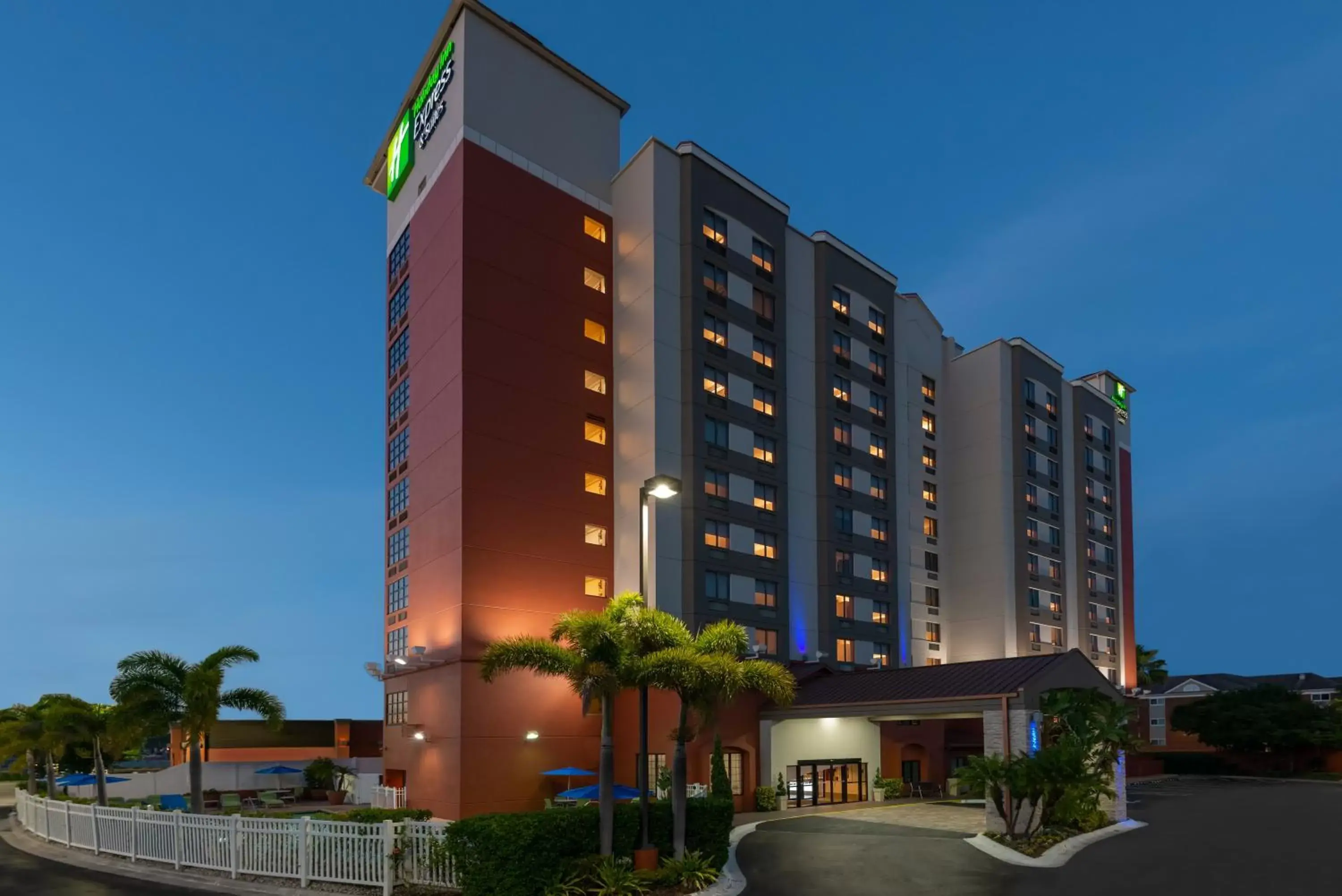 Property Building in Holiday Inn Express & Suites - Nearest Universal Orlando, an IHG Hotel