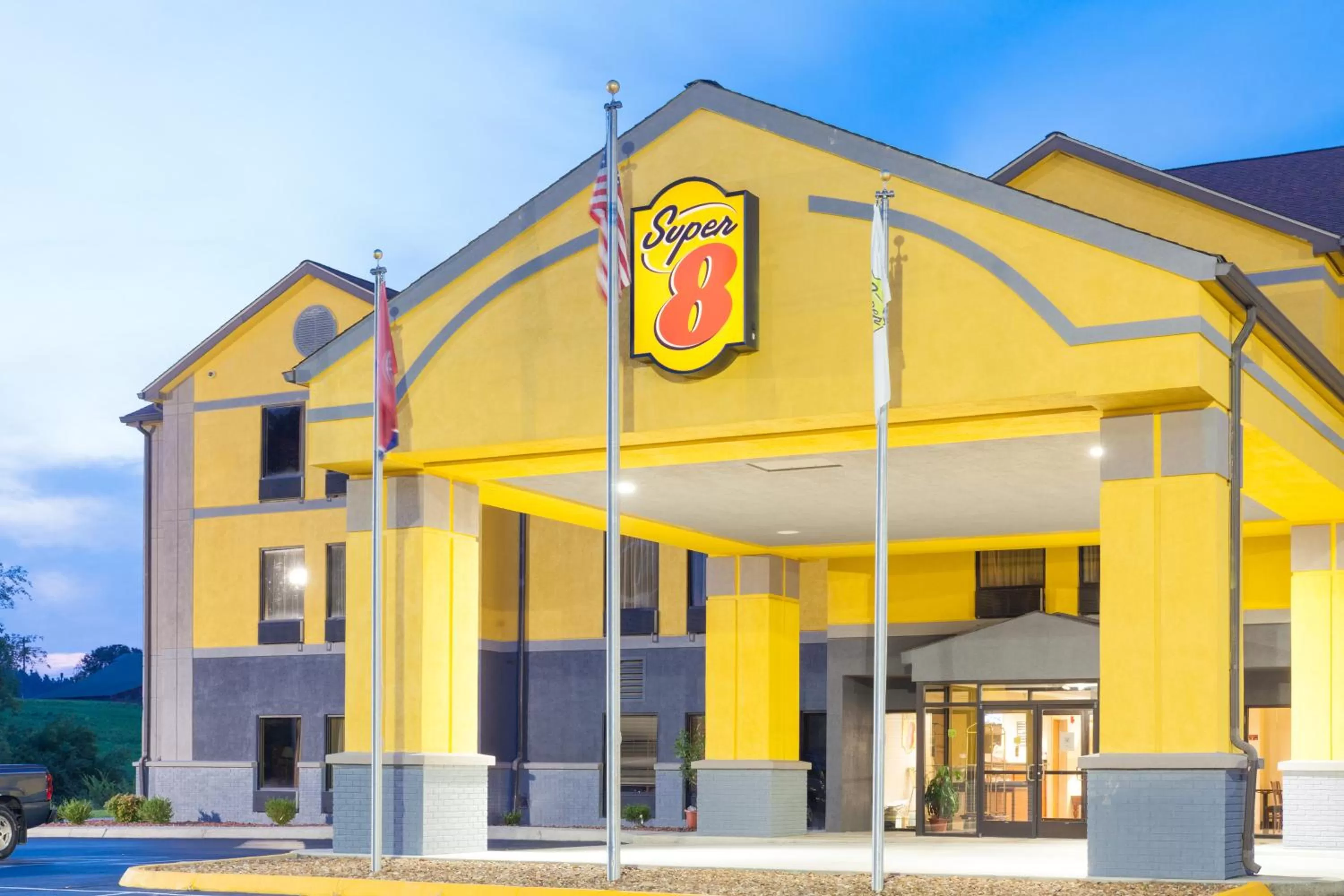 Facade/entrance in Super 8 by Wyndham Crossville TN