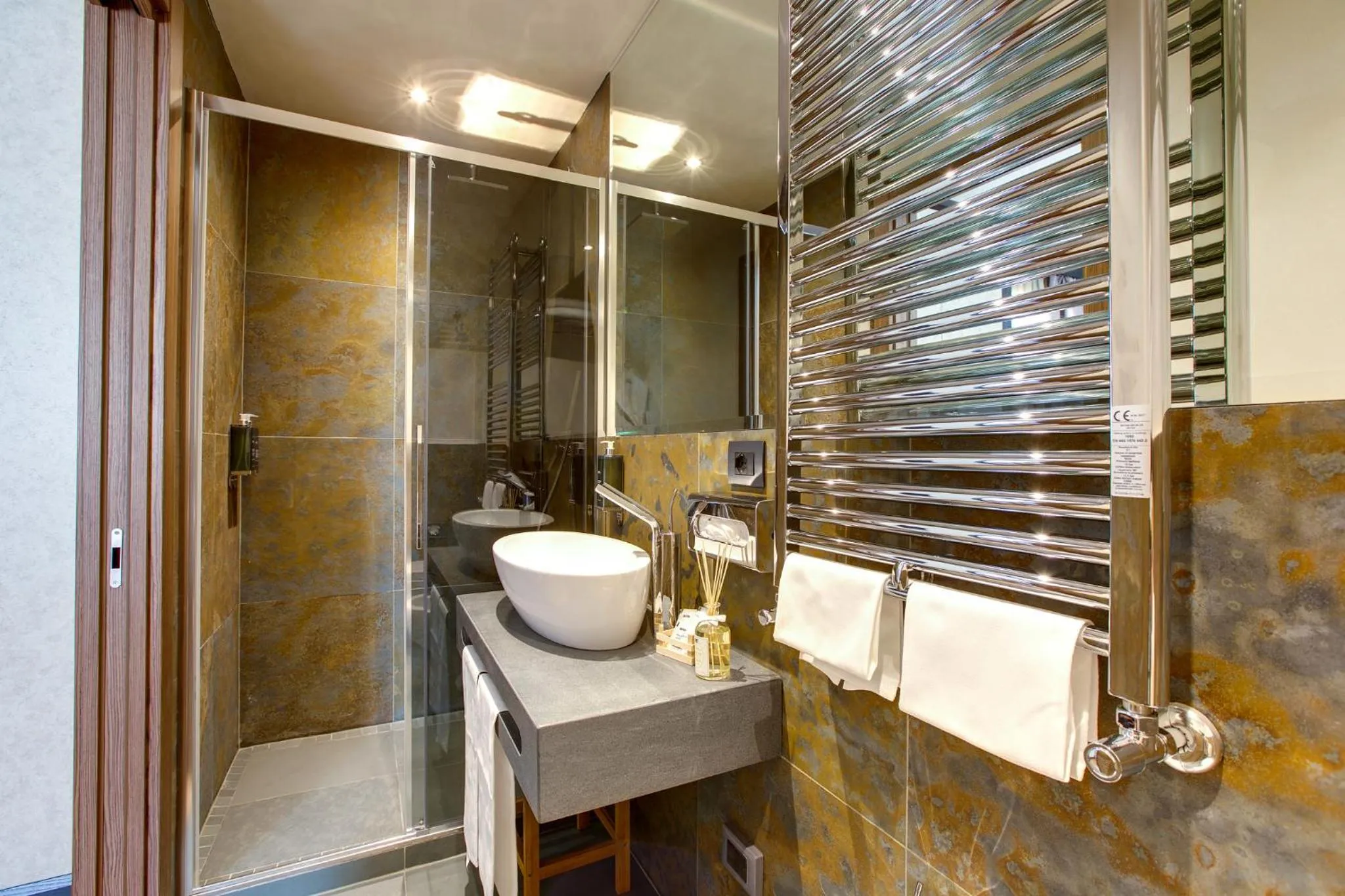 Shower in Solo Experience Hotel