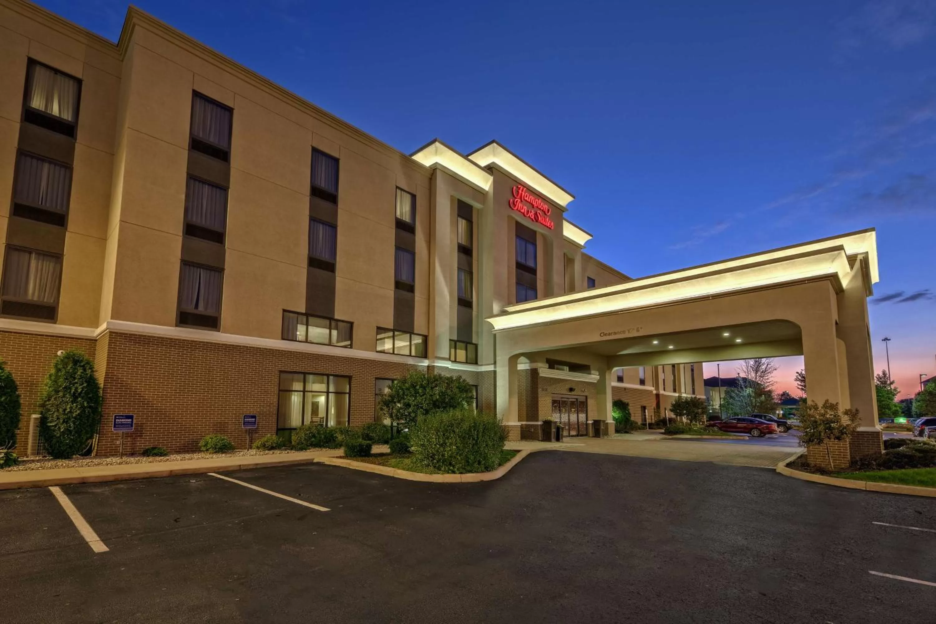Property building in Hampton Inn & Suites Toledo-Perrysburg