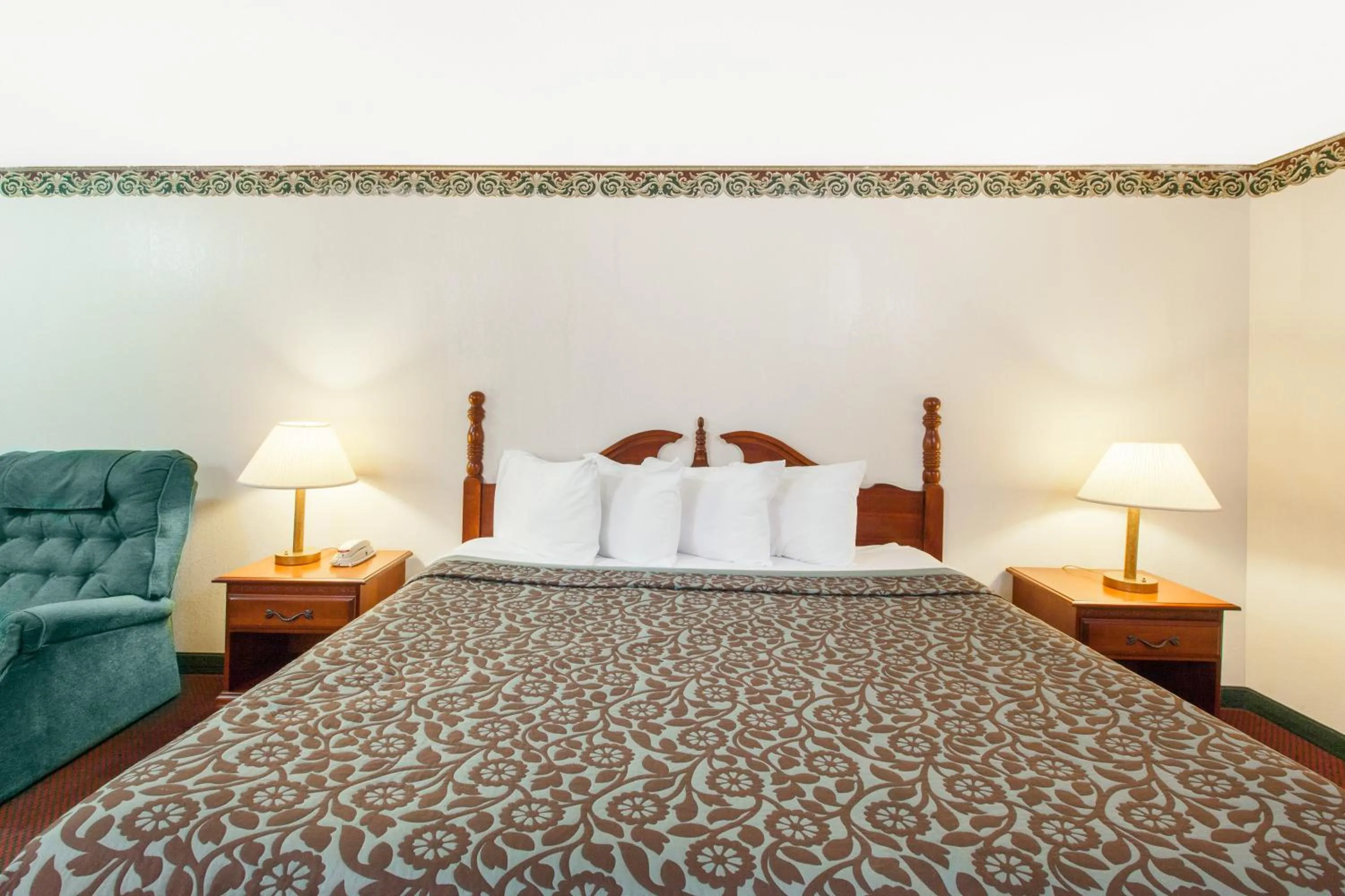 Guests, Bed in Days Inn by Wyndham Erick