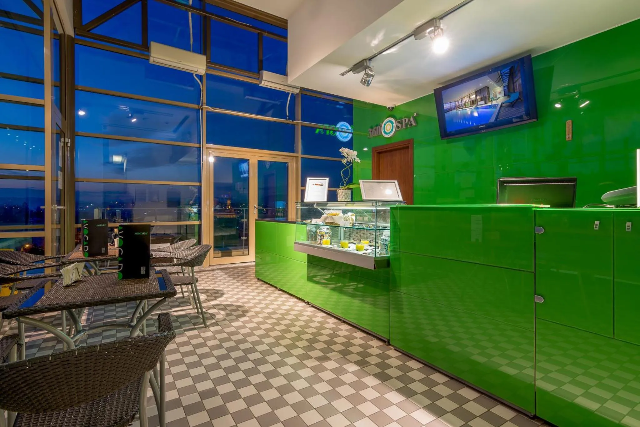 Restaurant/places to eat in Wyndham Cluj