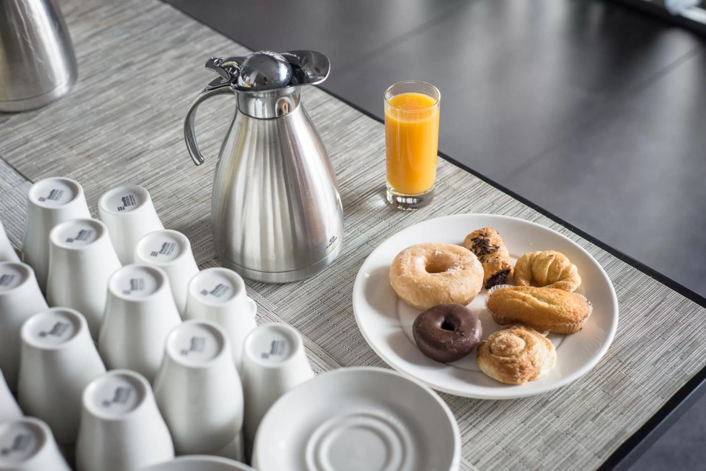 Buffet breakfast in Axor Feria