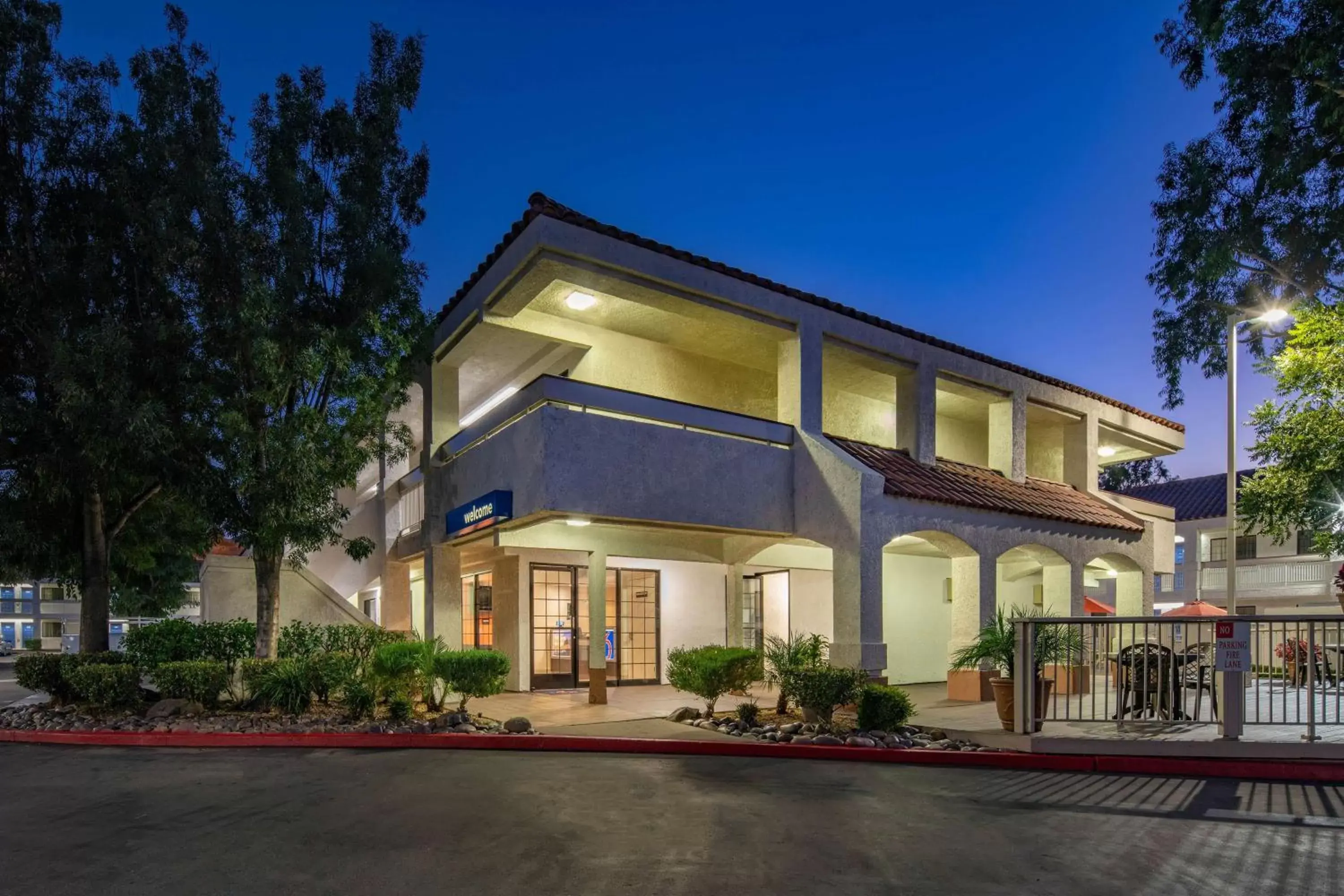 Property Building in Motel 6-Thousand Oaks, CA