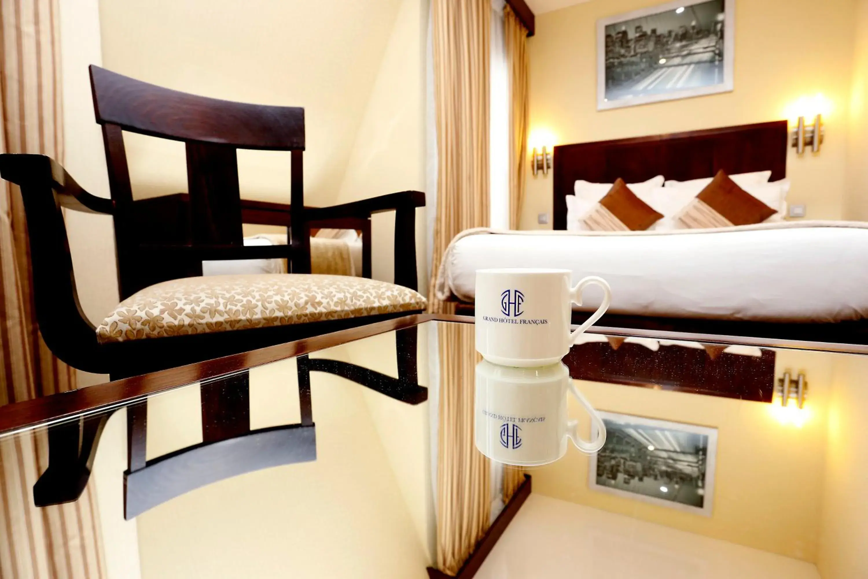 Coffee/tea facilities in Grand Hotel Francais