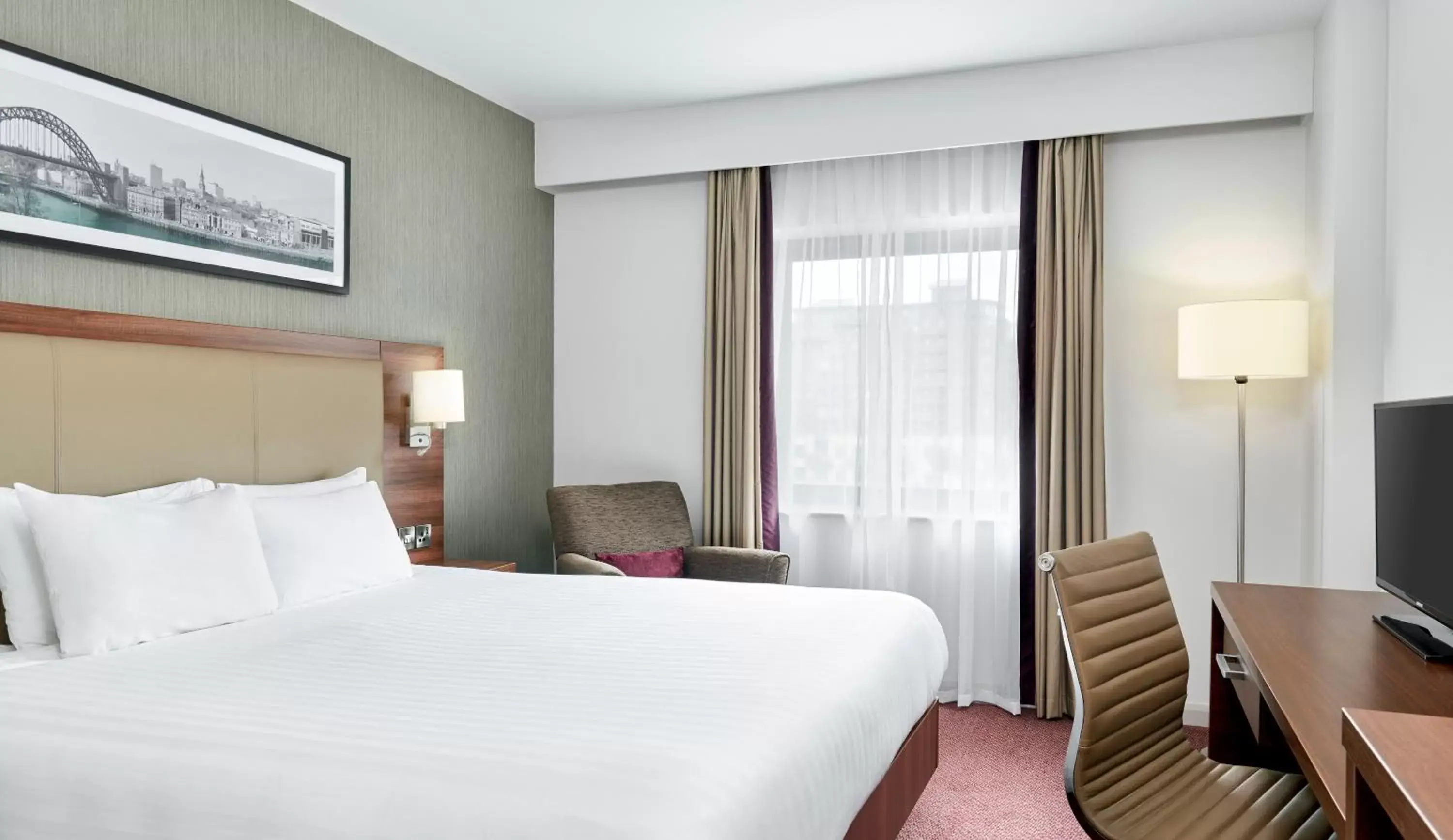 Bedroom, Bed in Leonardo Hotel Newcastle Quayside - Formerly Jurys Inn