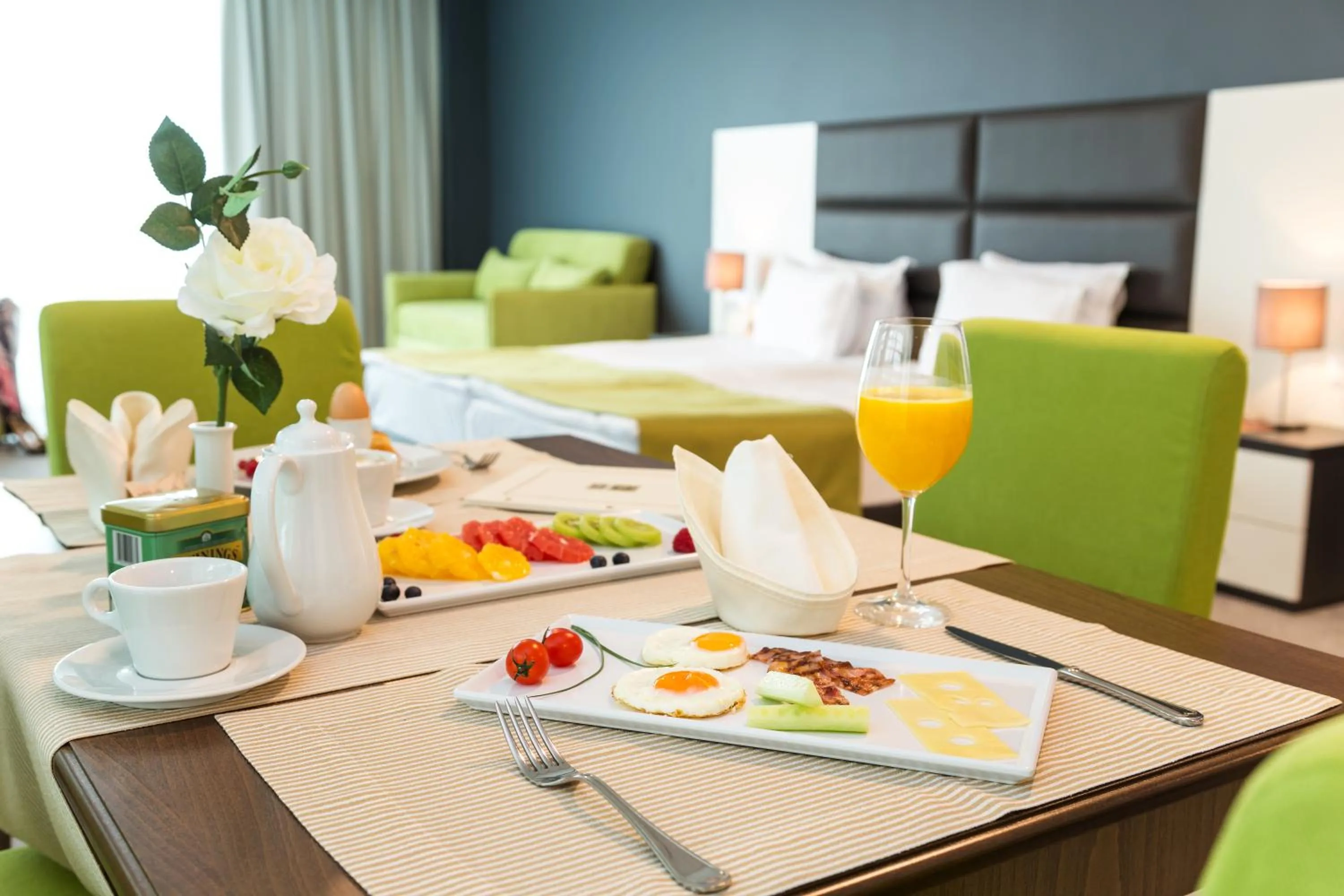 Food and drinks in Earth & People Hotel & SPA - Free Parking & Swimming Pool