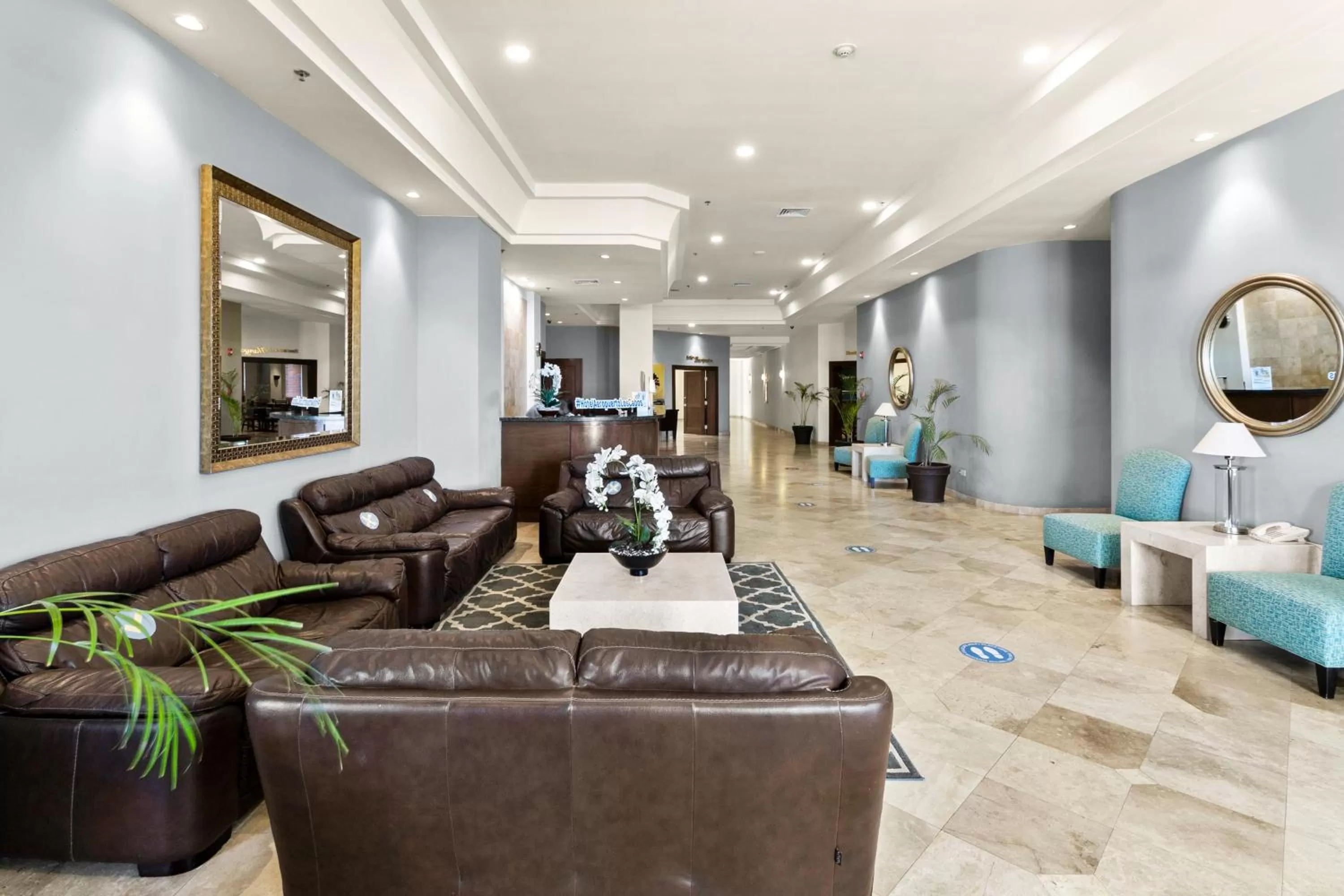 Lobby or reception in Hotel Aeropuerto Los Cabos