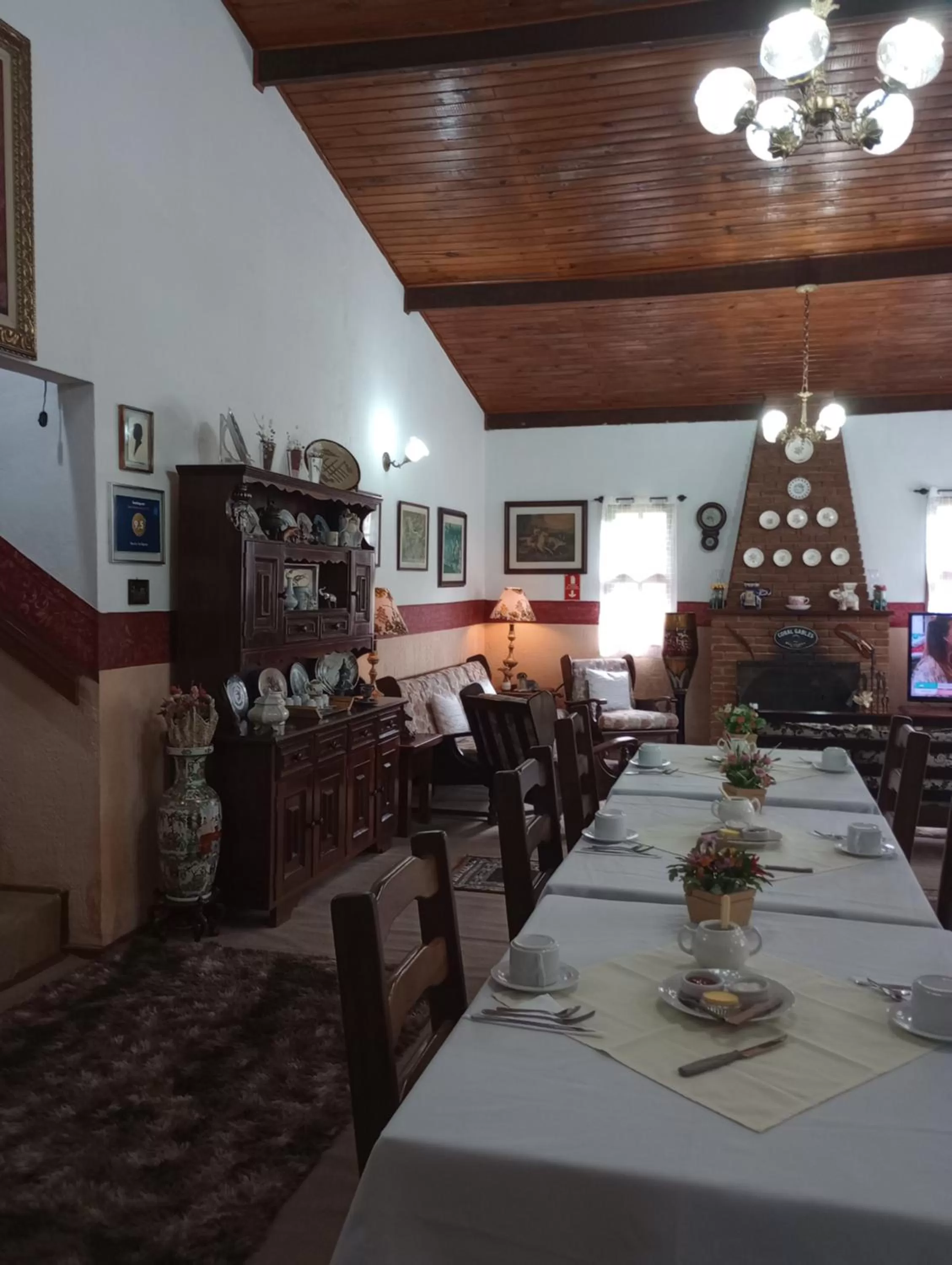 Restaurant/Places to Eat in Rancho da Raposa