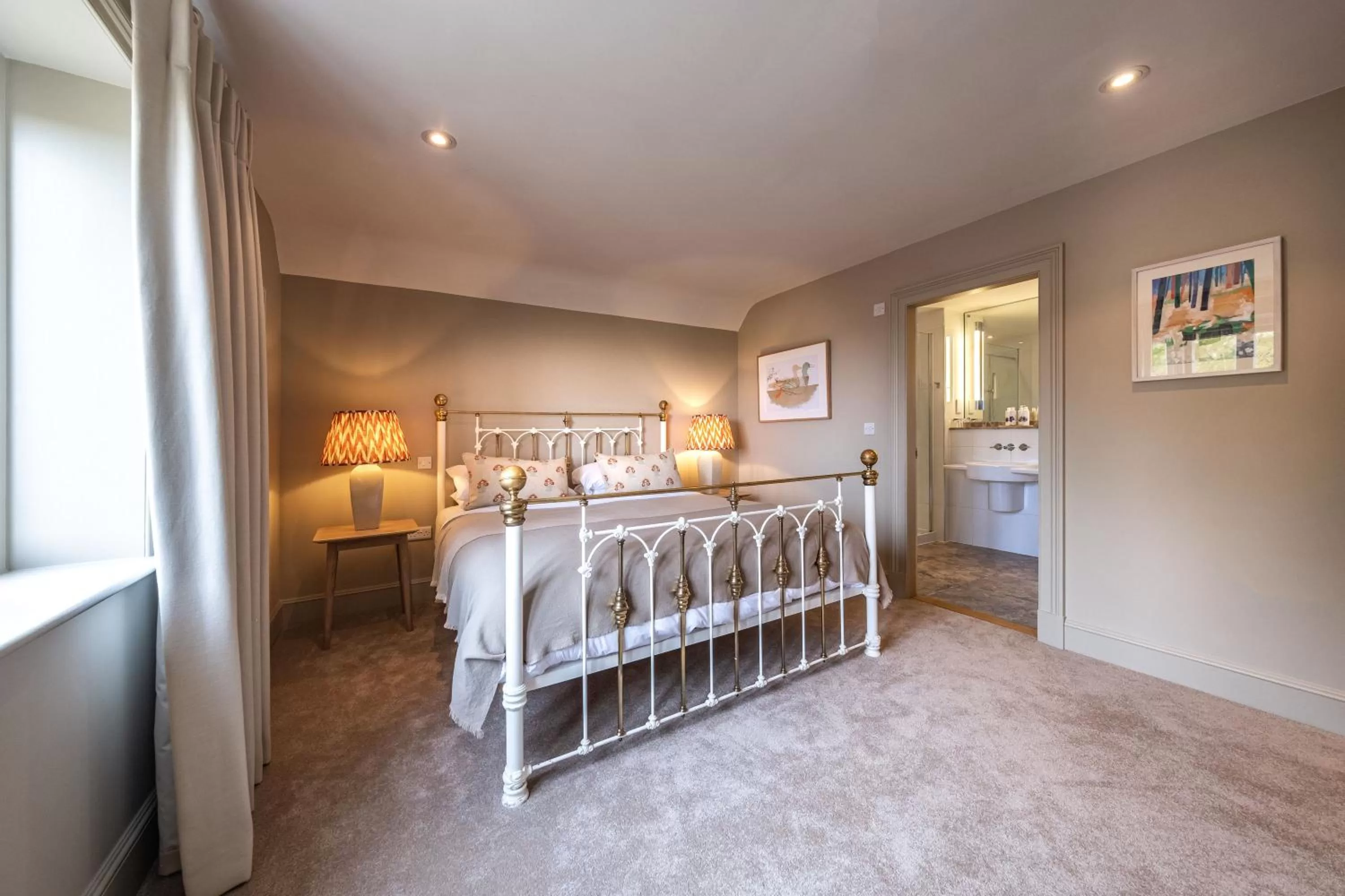 Photo of the whole room, Bed in The Crown Inn