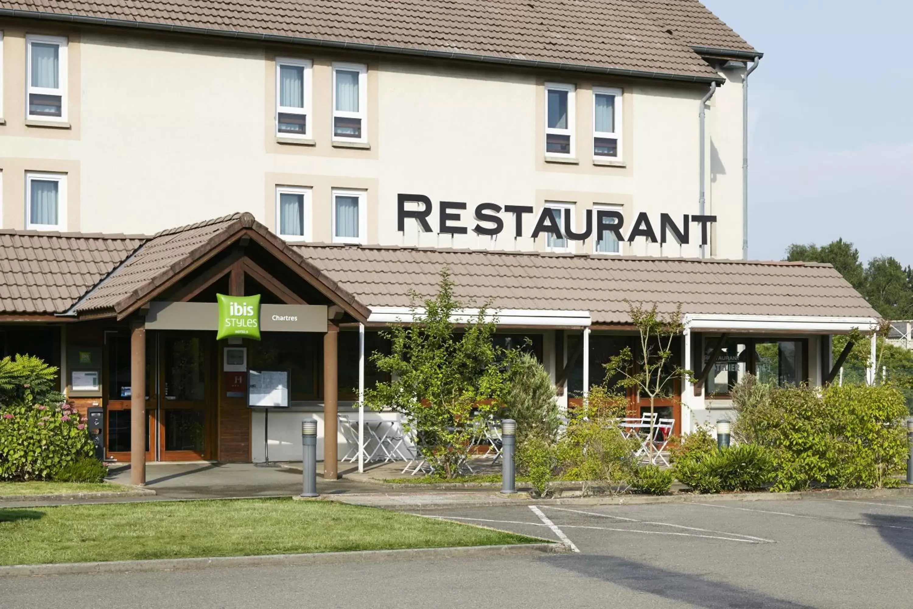 Facade/entrance, Property Building in ibis Styles Chartres Métropole