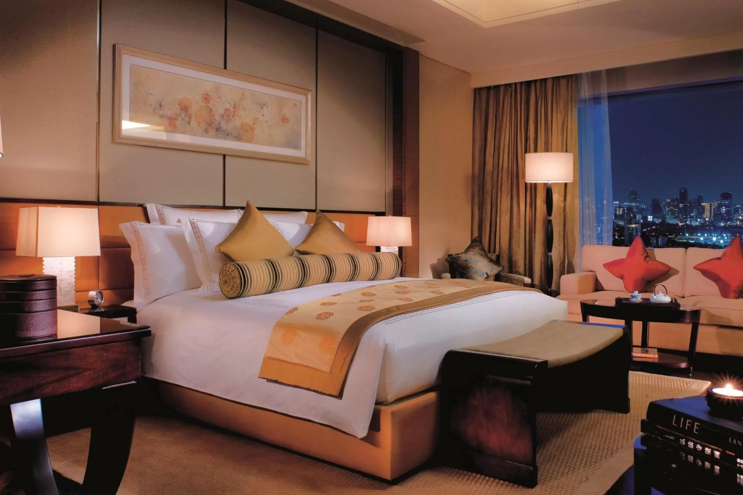 Photo of the whole room, Bed in The Ritz-Carlton, Shenzhen
