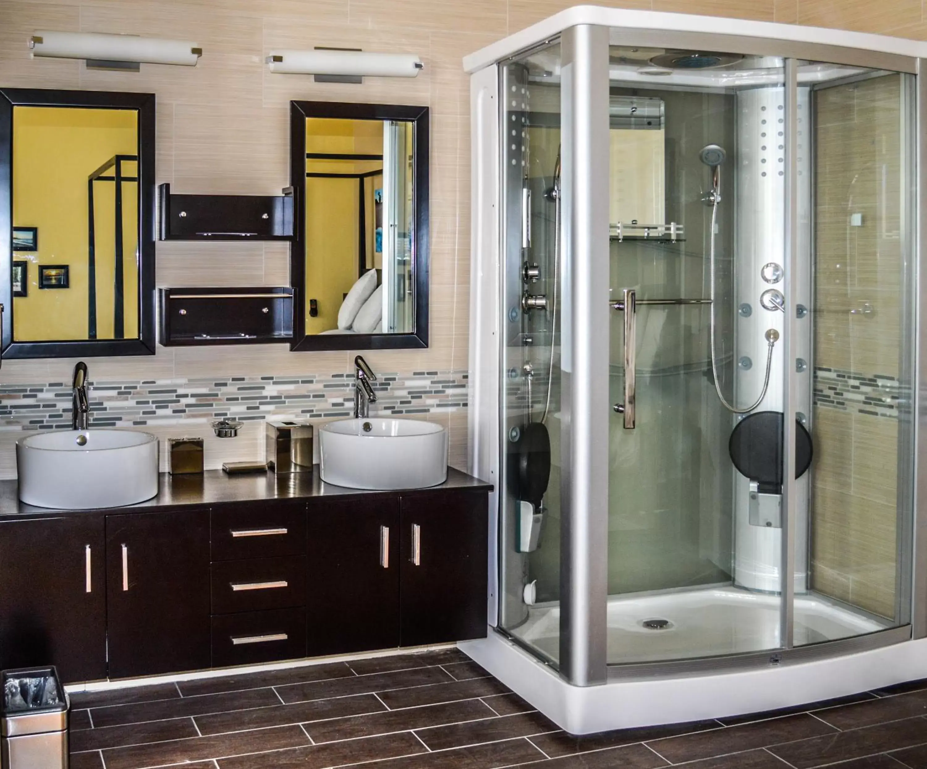 Shower, Bathroom in Rio Vista Inn & Suites Santa Cruz