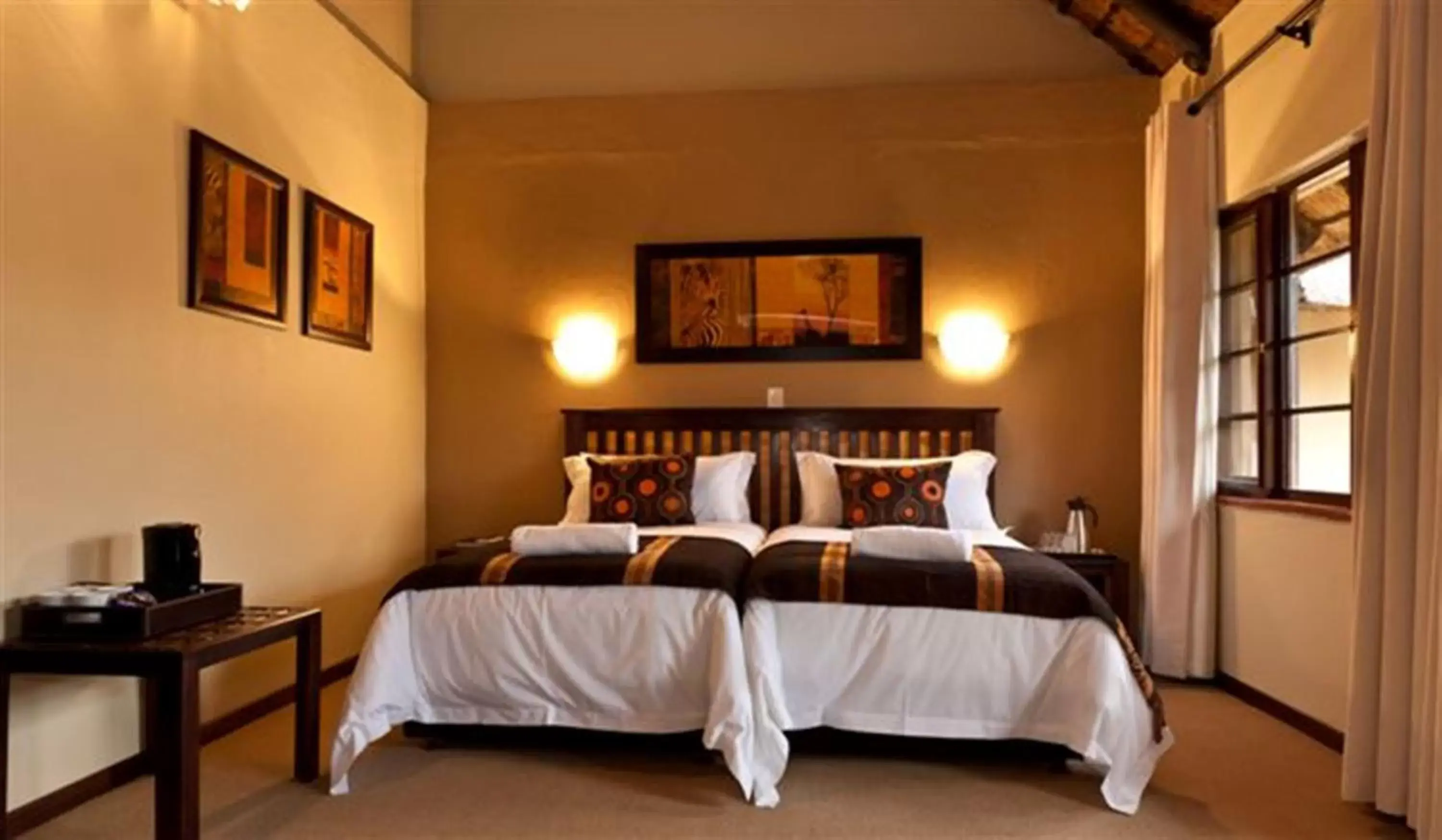 Bedroom, Bed in Hotel Numbi & Garden Suites