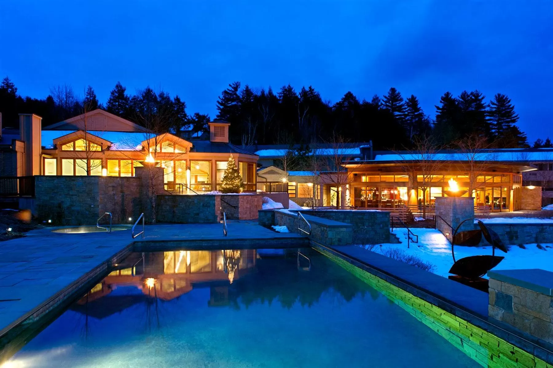 Swimming pool in Topnotch Resort