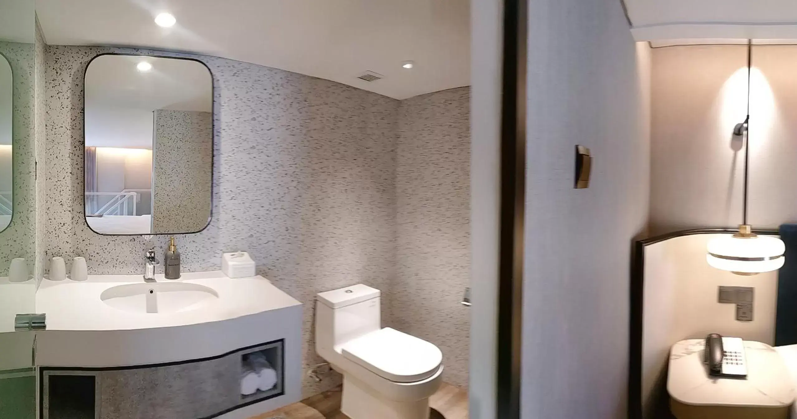 Bathroom in Mercure Surabaya Manyar Bathroom in Mercure Surabaya Manyar