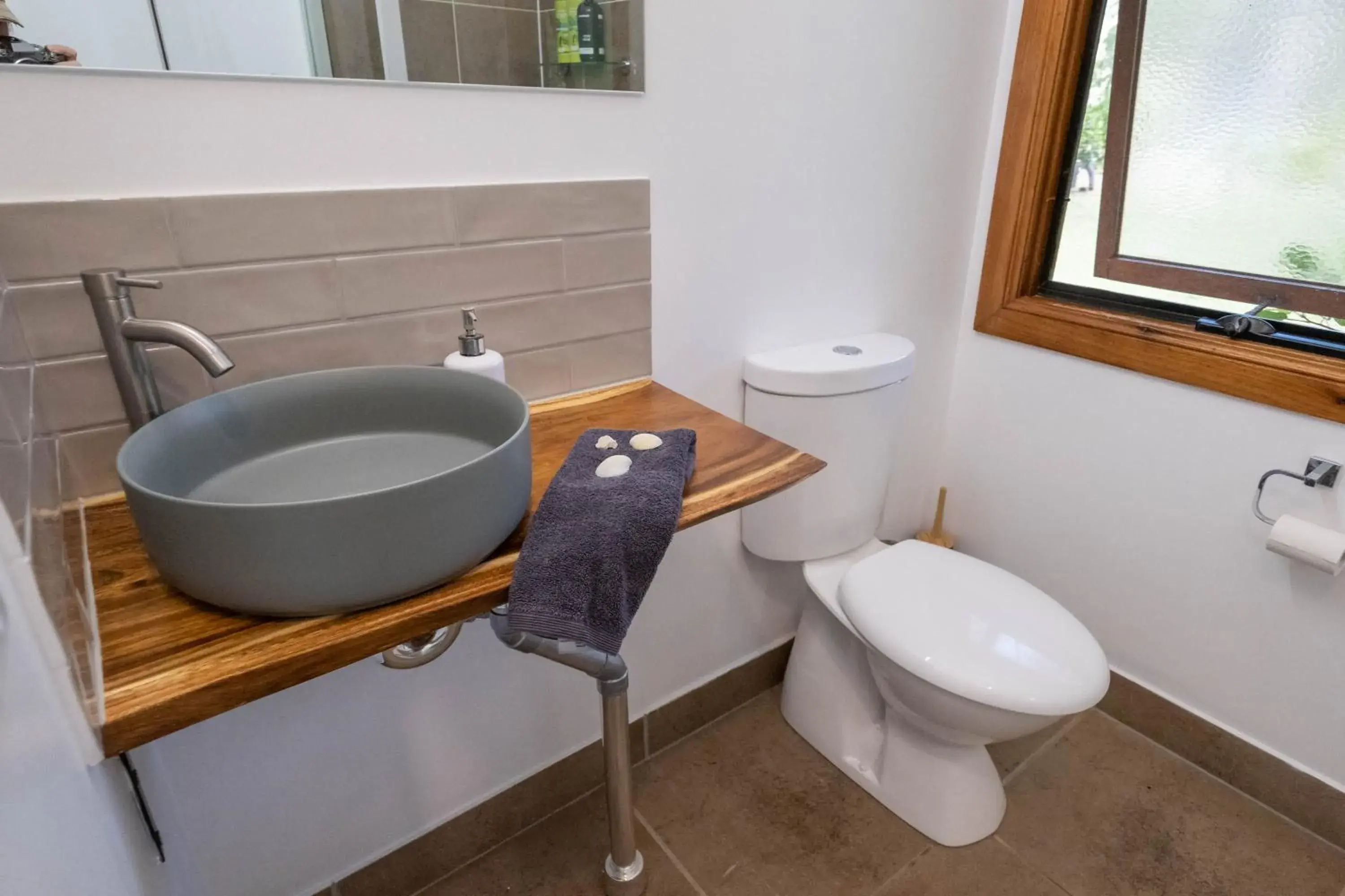 Bathroom in Airlie Beach Eco Cabins - Adults Only