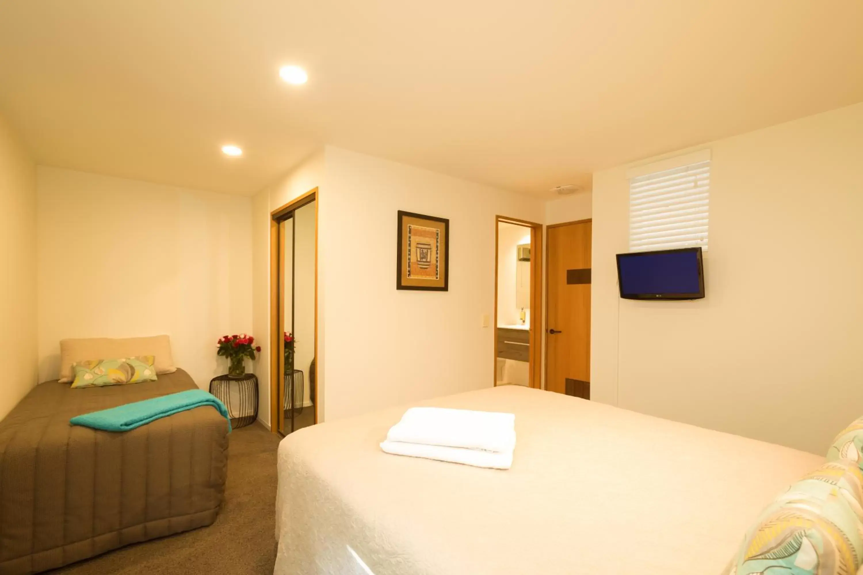 Bedroom, Bed in Cranbury Court Apartments