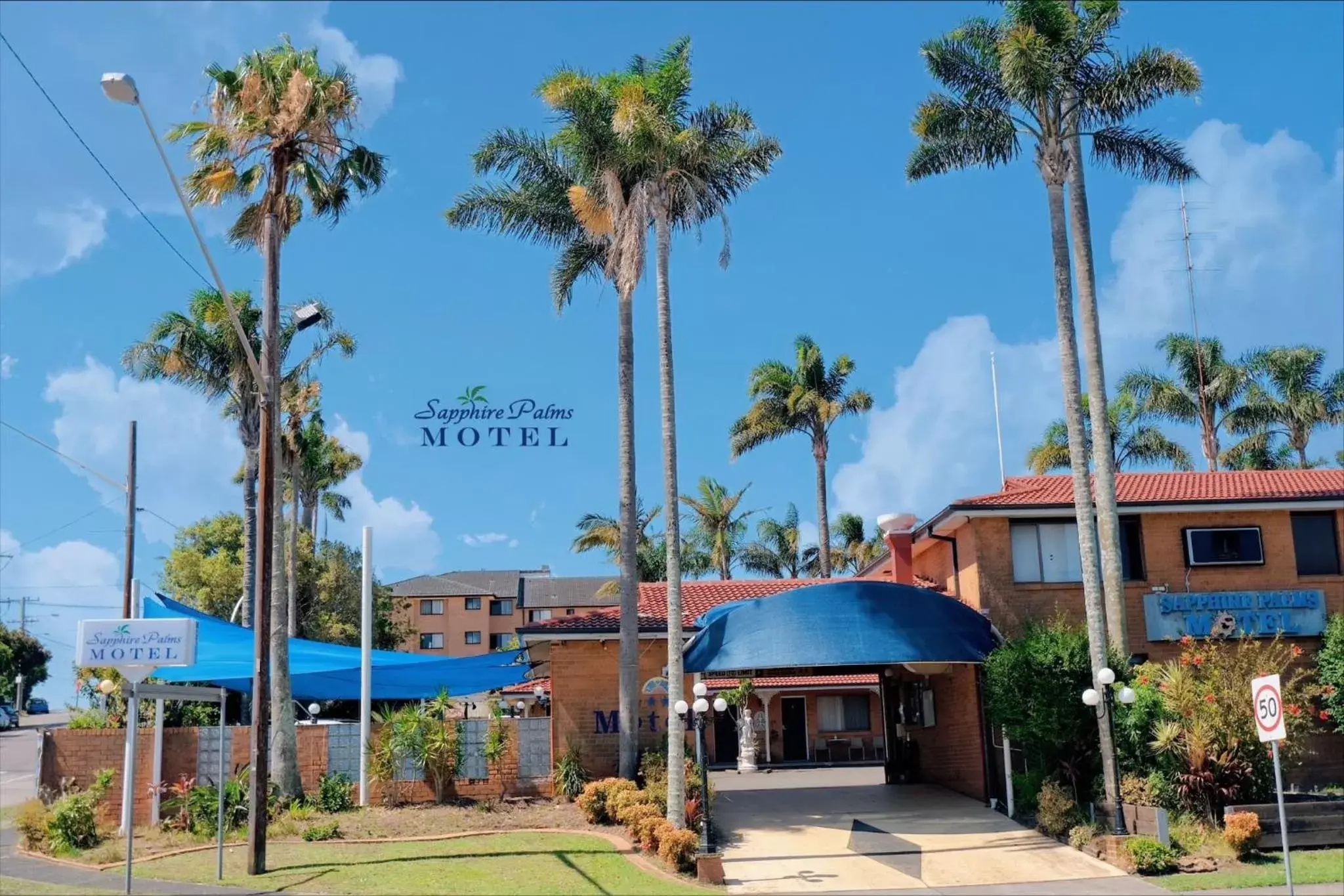 Facade/entrance in Sapphire Palms Motel