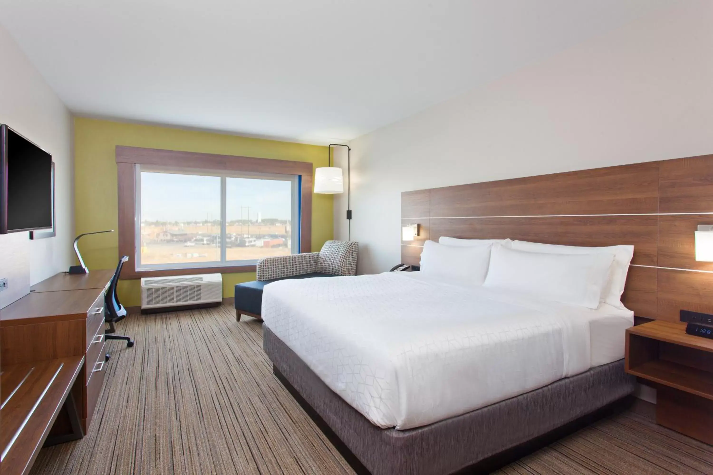 Photo of the whole room, Bed in Holiday Inn Express & Suites - Moses Lake, an IHG Hotel