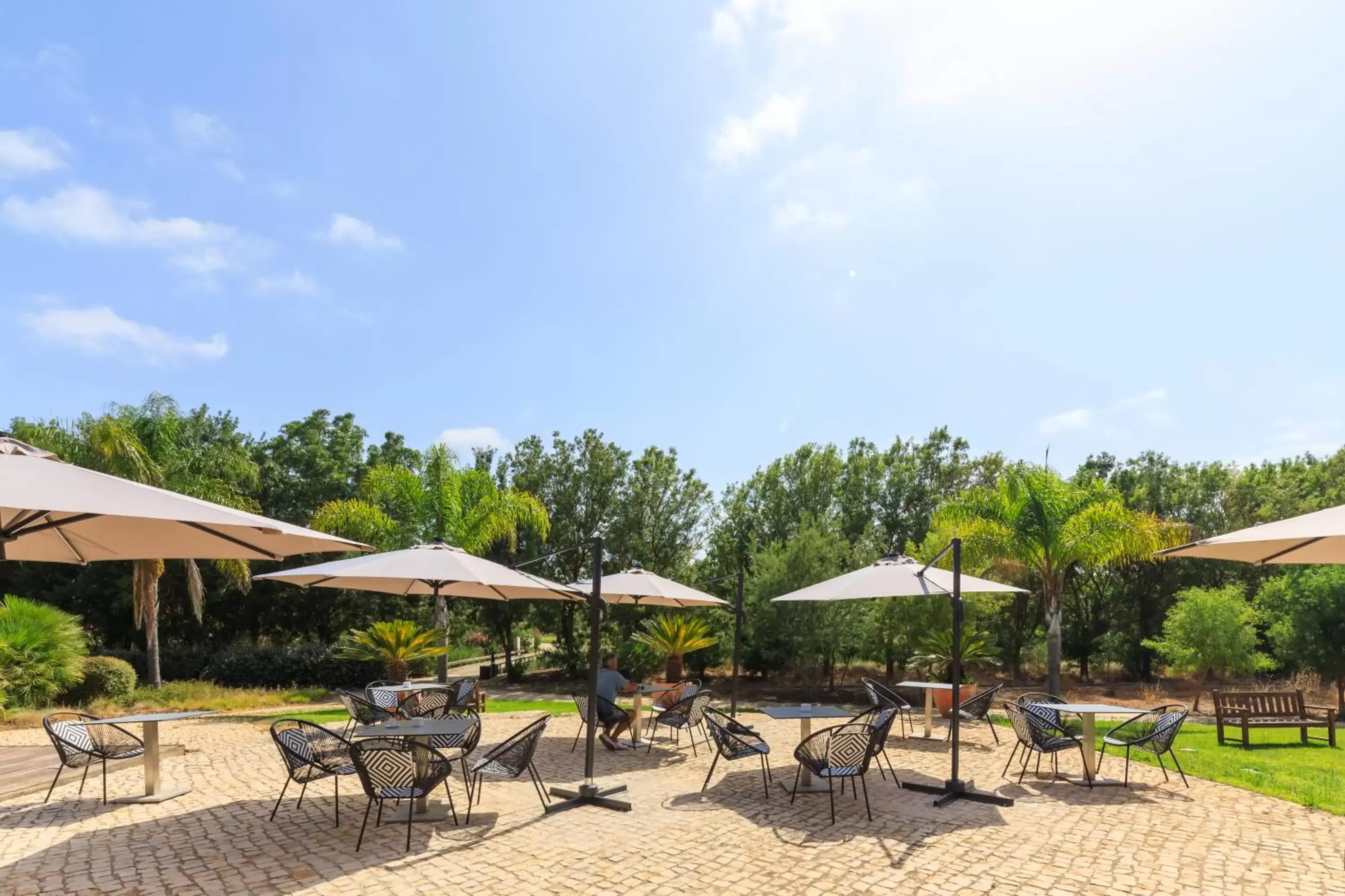 Lounge or bar, Swimming Pool in Amendoeira Golf Resort