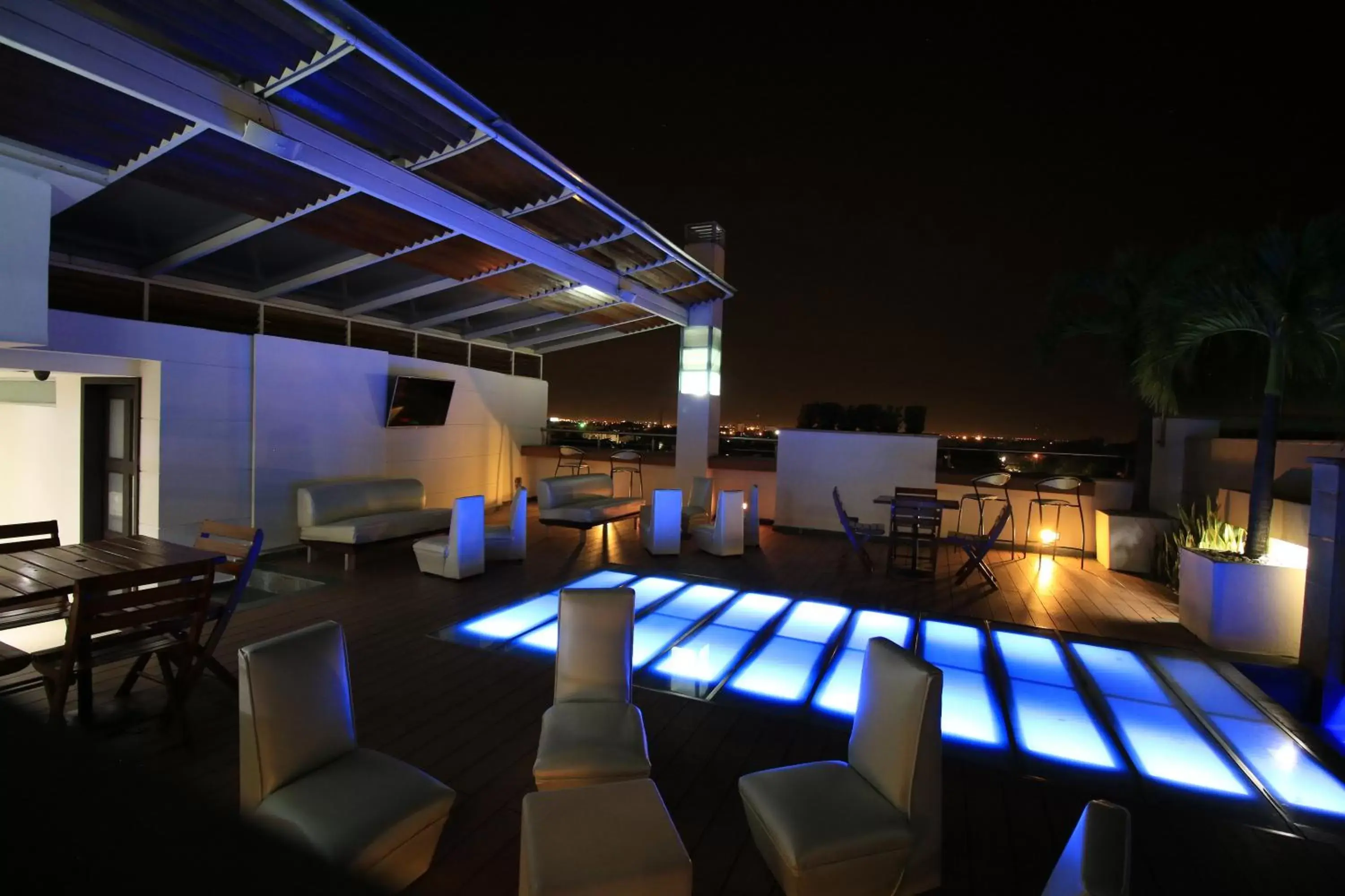 Balcony/Terrace, Swimming Pool in Hotel Toscana Plaza