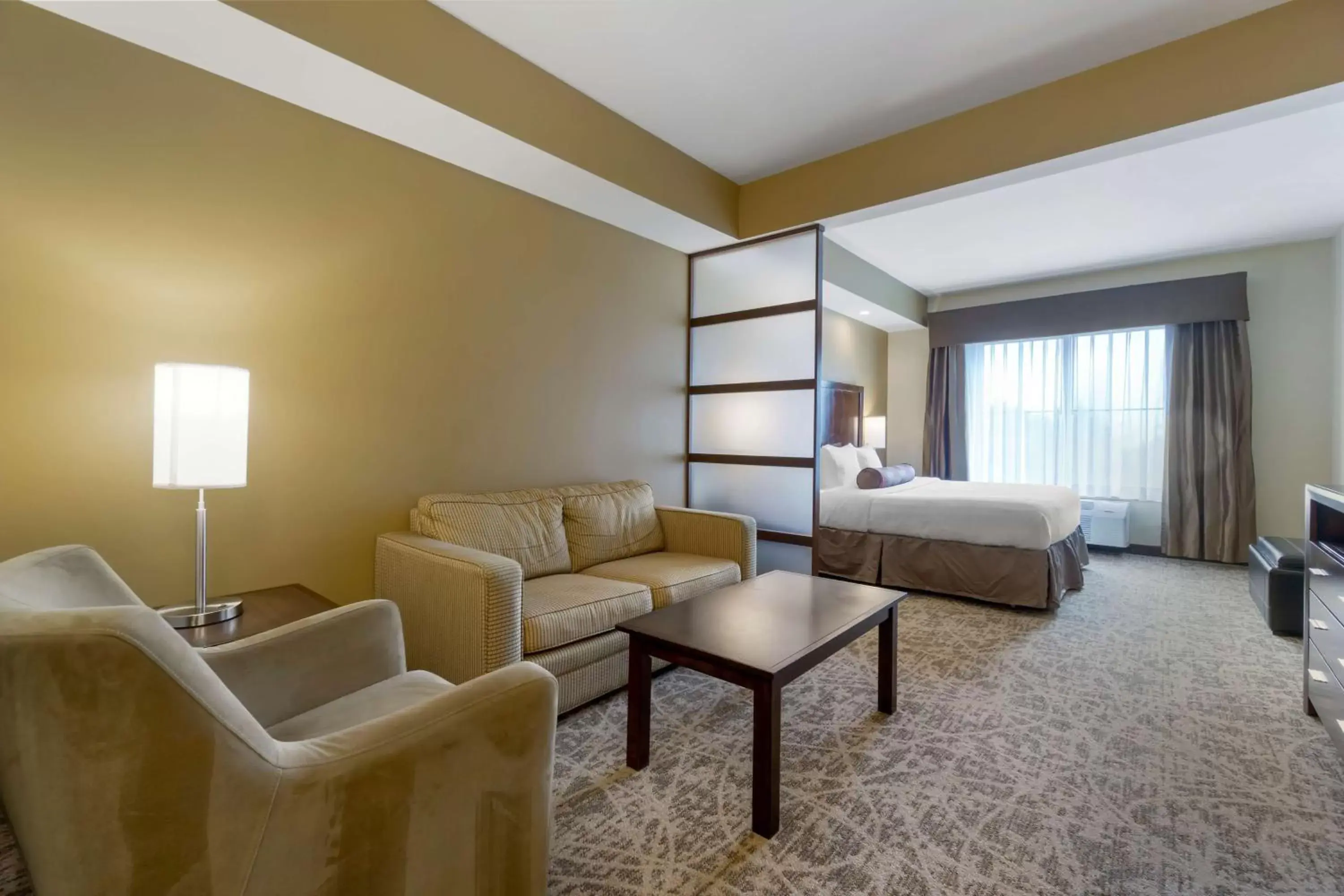 Bedroom, Seating Area in Best Western Plus Lacey Inn & Suites