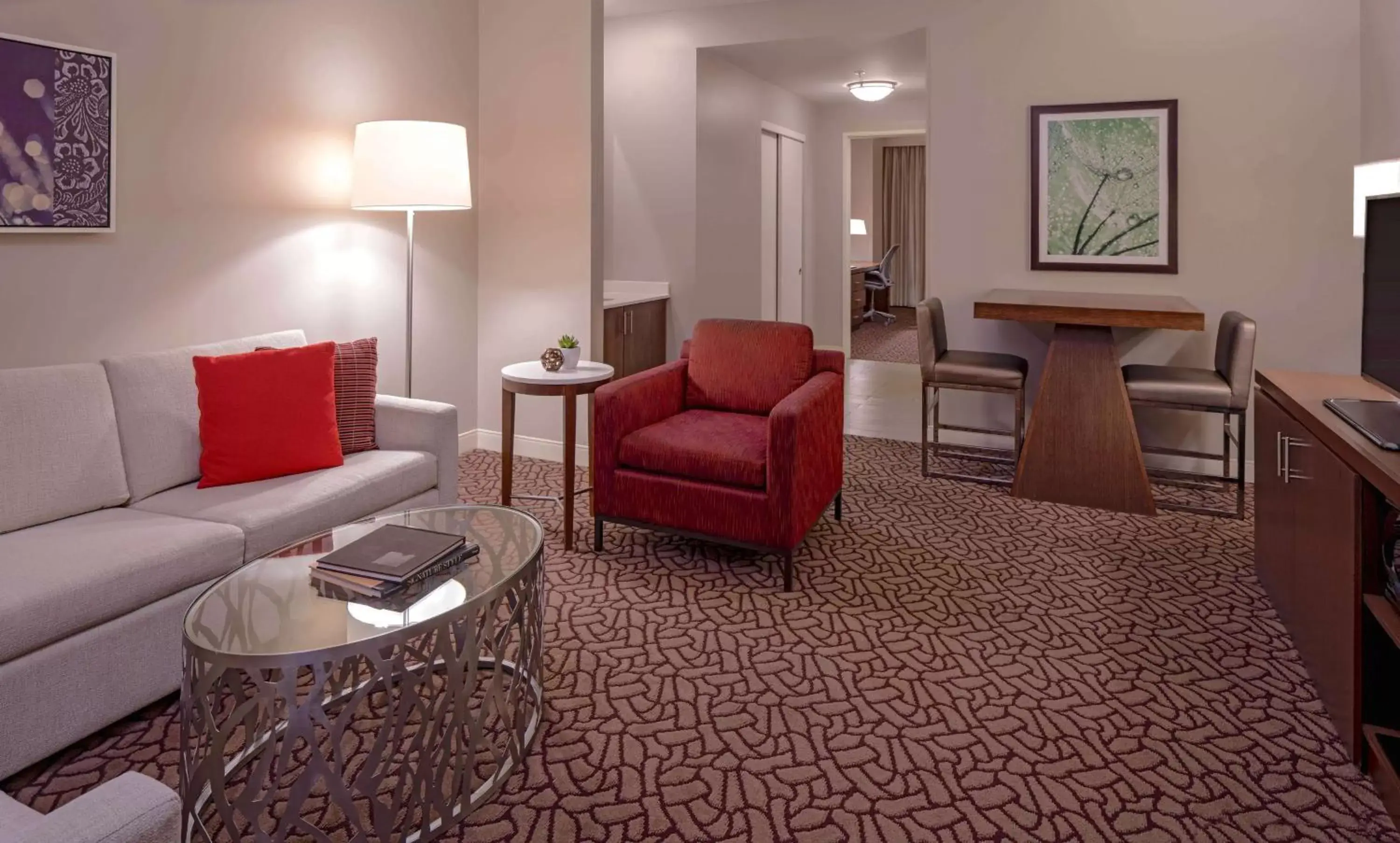 Bedroom, Seating Area in Hilton Garden Inn Downtown Dallas