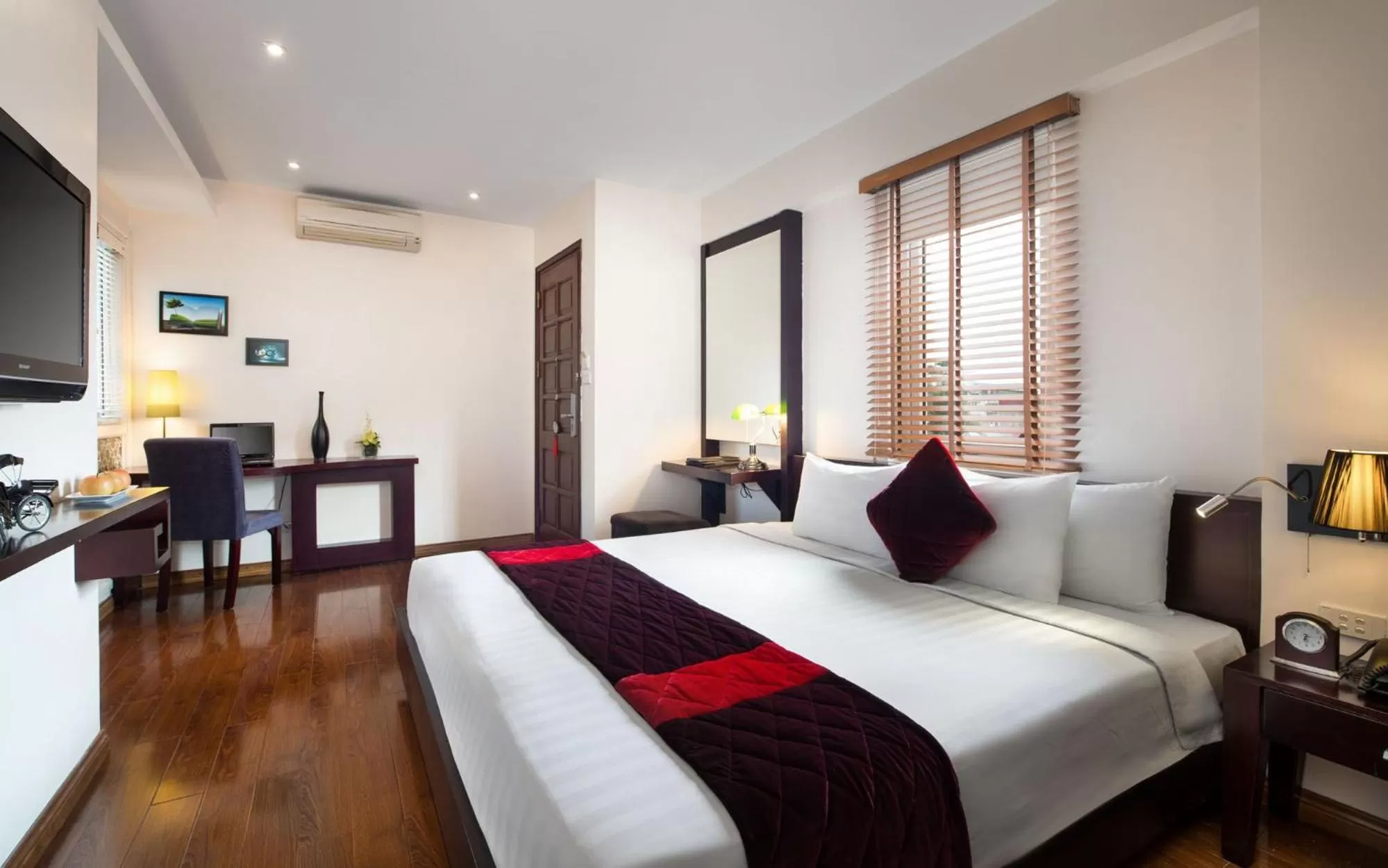 Bed in Hanoian Central Hotel & Spa