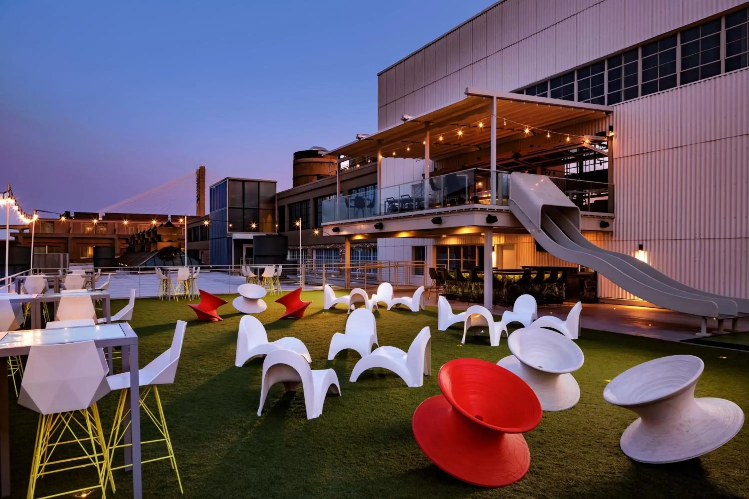 Lounge or bar in JW Marriott Savannah Plant Riverside District