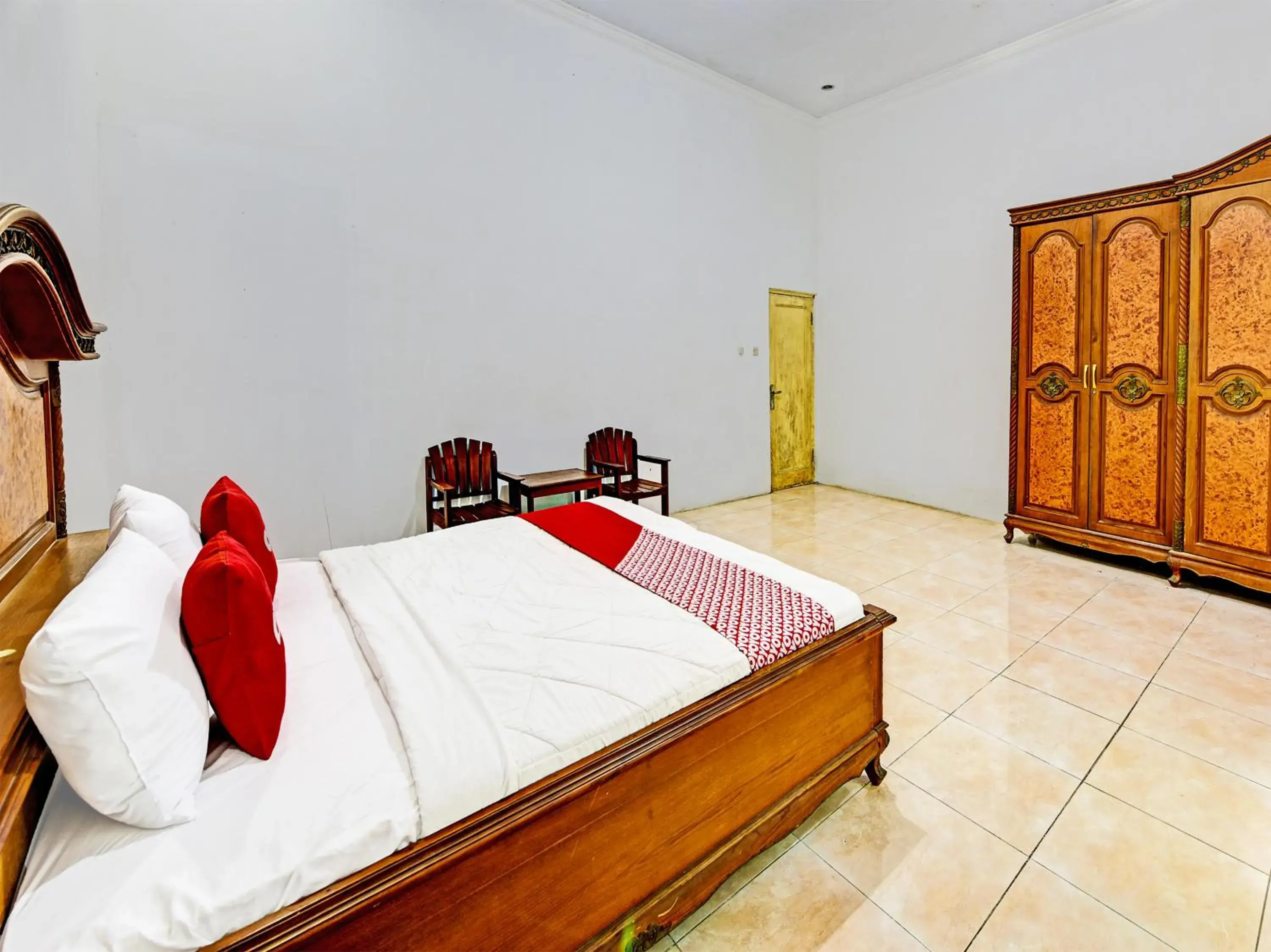 Bedroom, Bed in OYO 3479 Hotel Intan