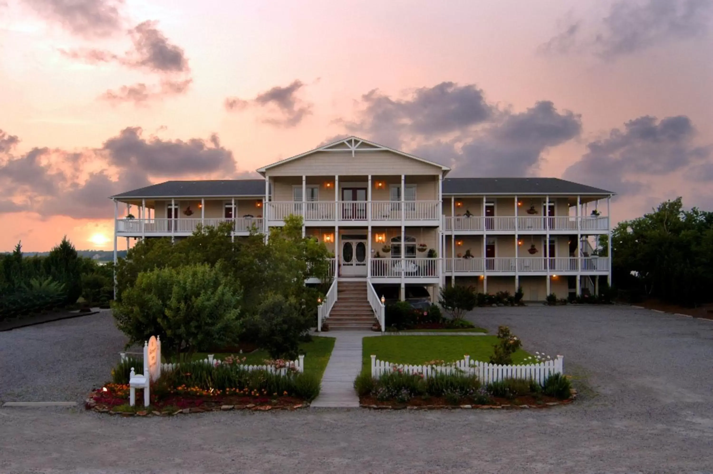 Property Building in The Sunset Inn