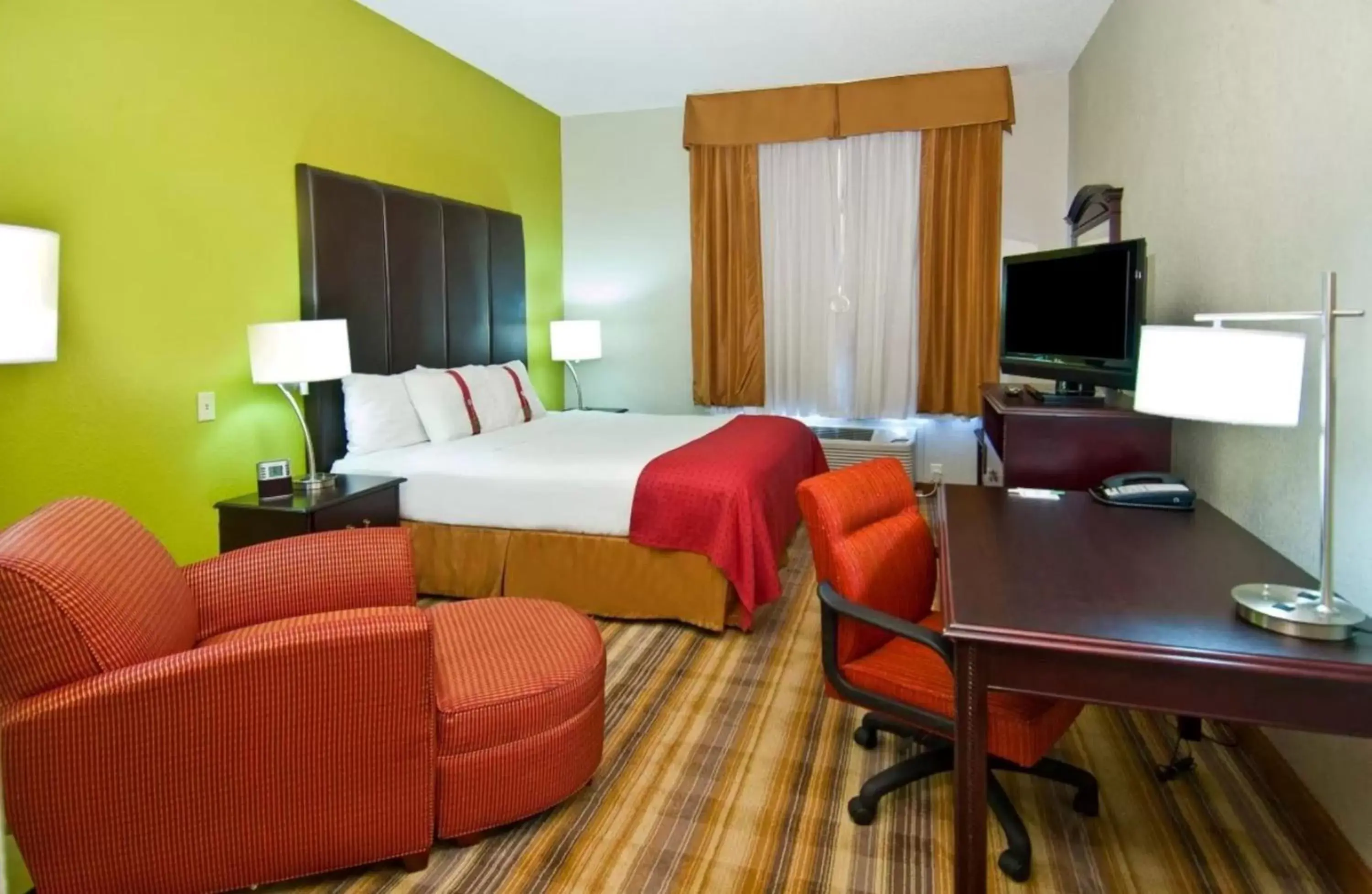 Photo of the whole room, TV/Entertainment Center in Holiday Inn Vicksburg, an IHG Hotel