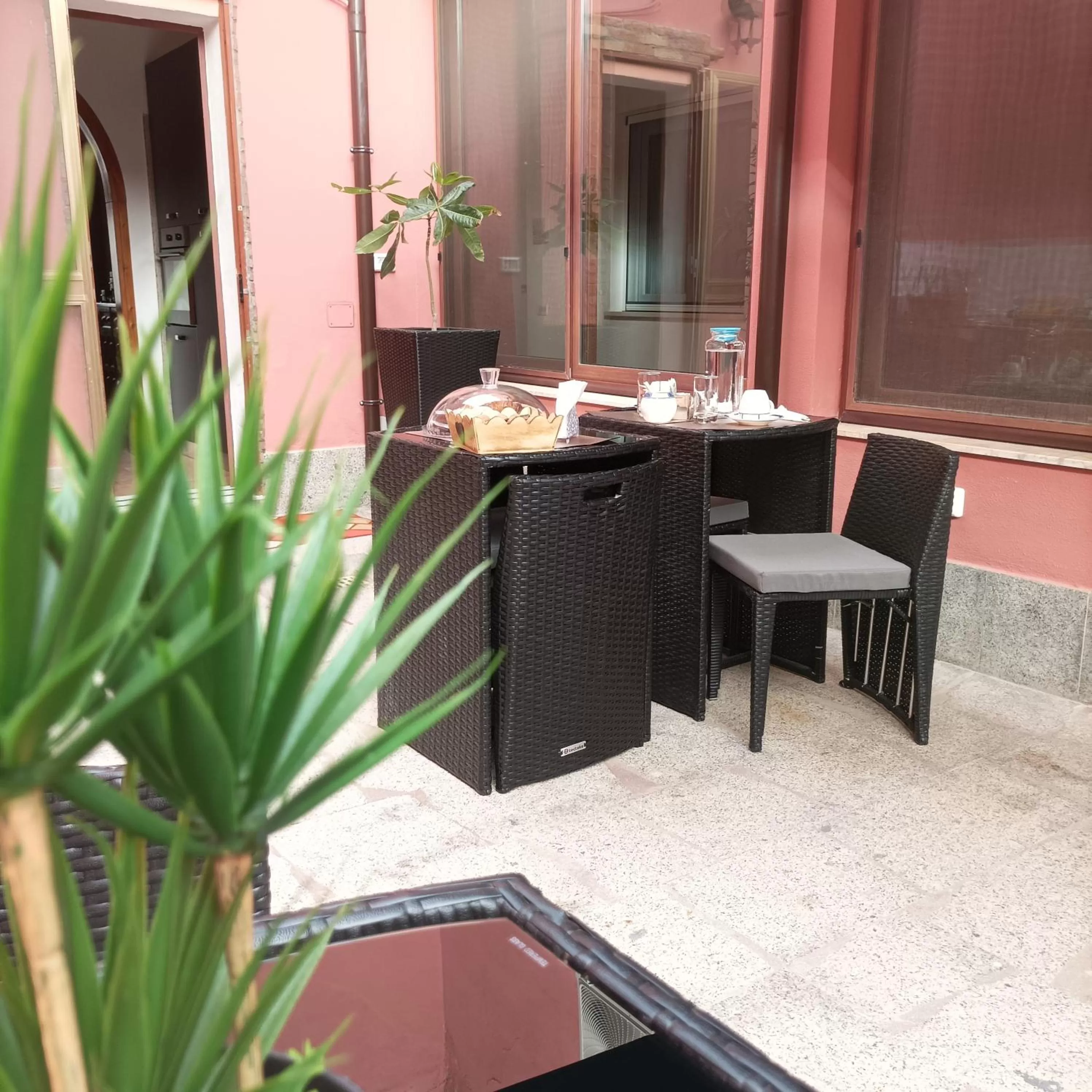 Restaurant/Places to Eat in la Maison del Mas Family