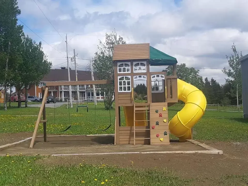 Children play ground, Children's Play Area in Auberge - Village Grande Nature Chic-Chocs