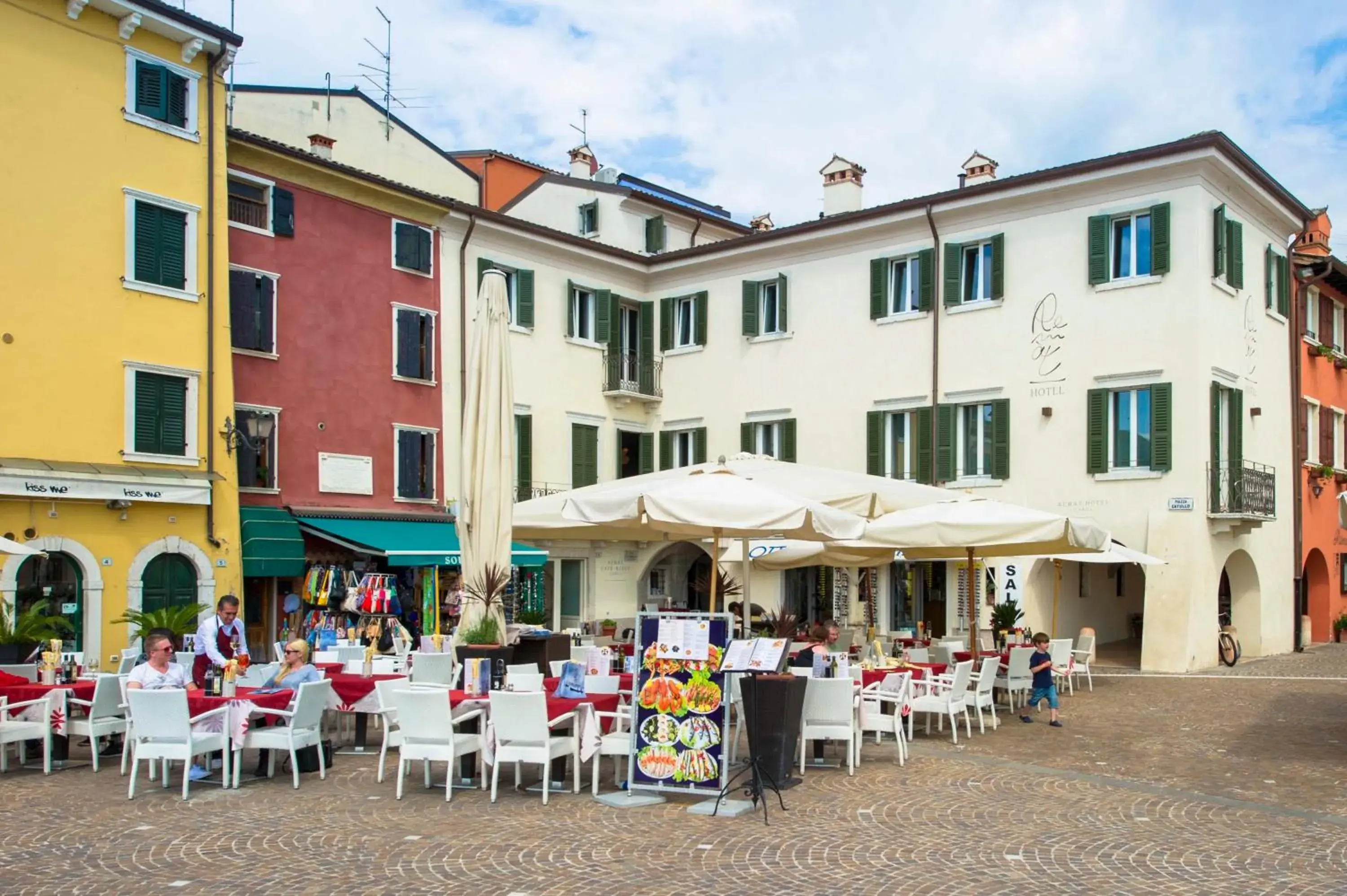 Facade/entrance in Hotel Remàt Facade/entrance in Hotel Remàt